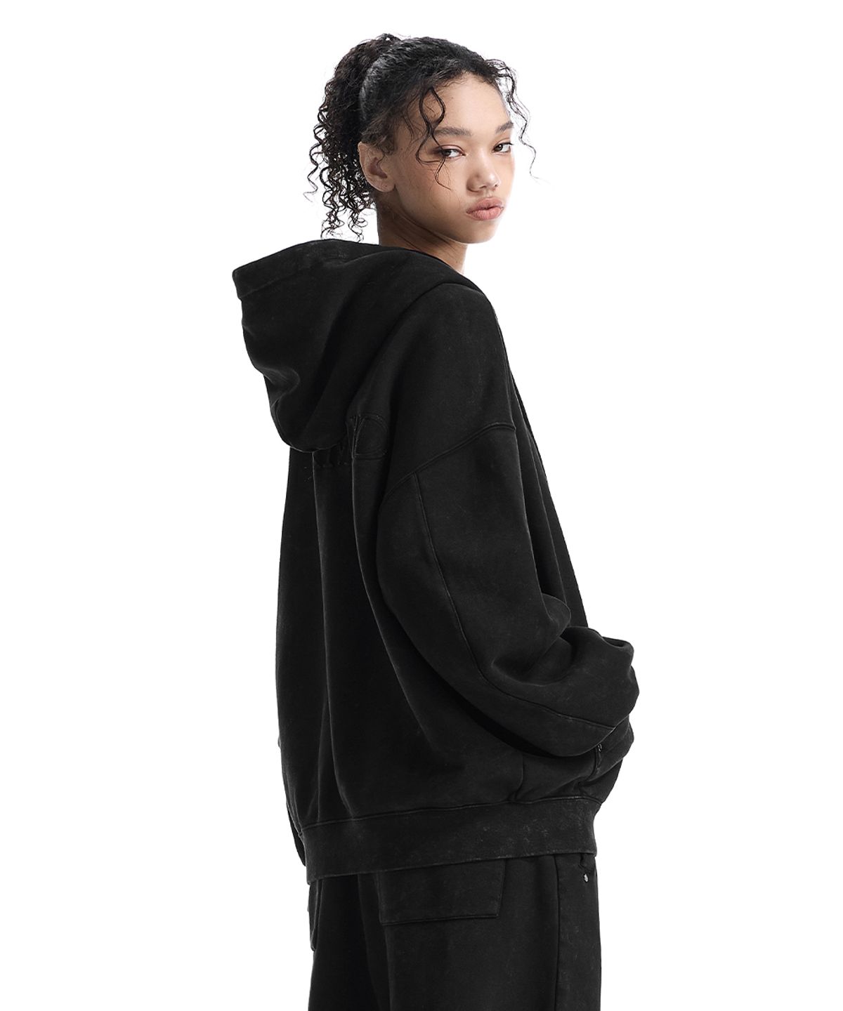 트리밍버드(TREEMINGBIRD) Embossed Logo Set-up Zip-up Hoodie [ Black ]