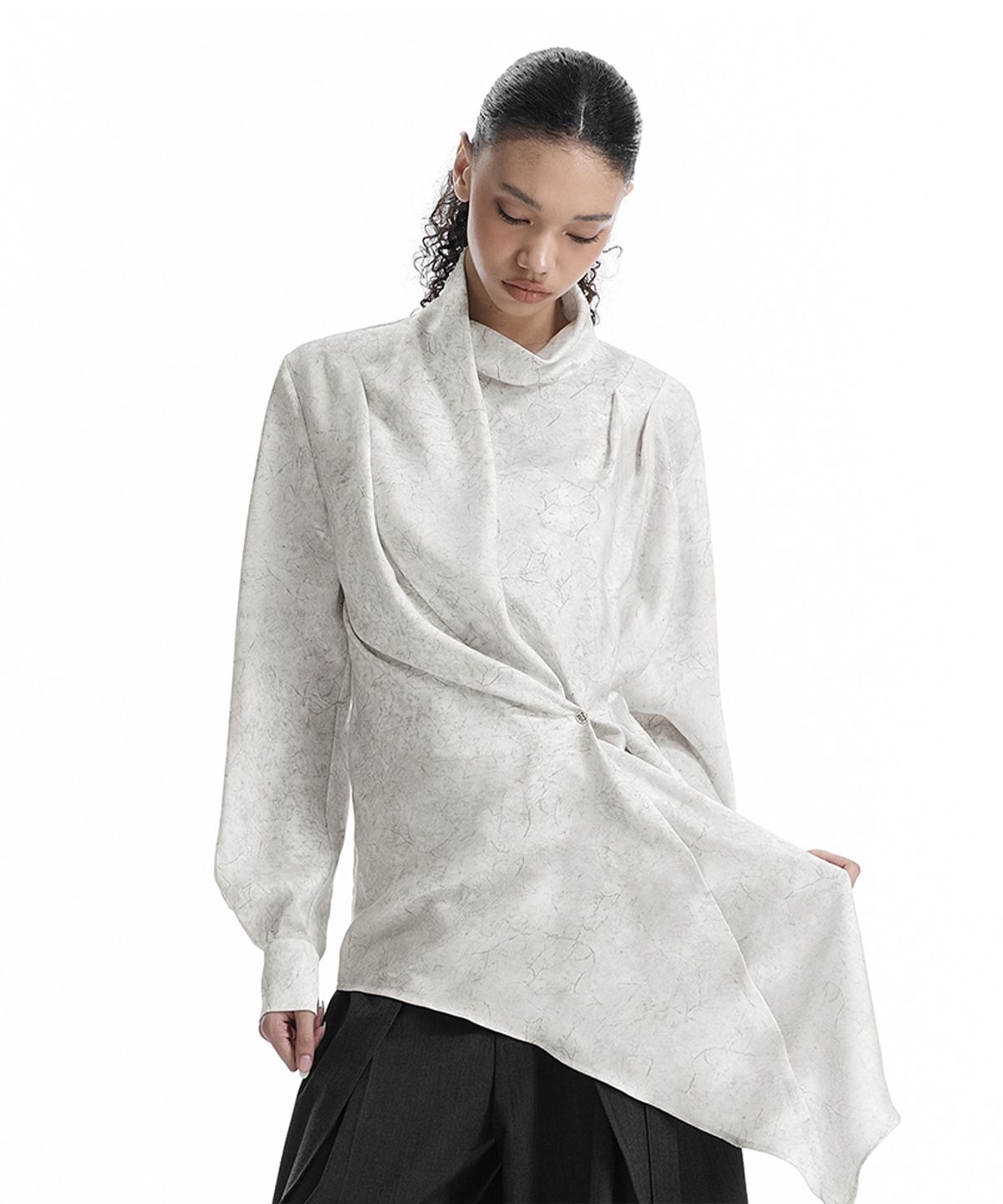 트리밍버드(TREEMINGBIRD) Draped High-Neck Blouse [ Ivory ]