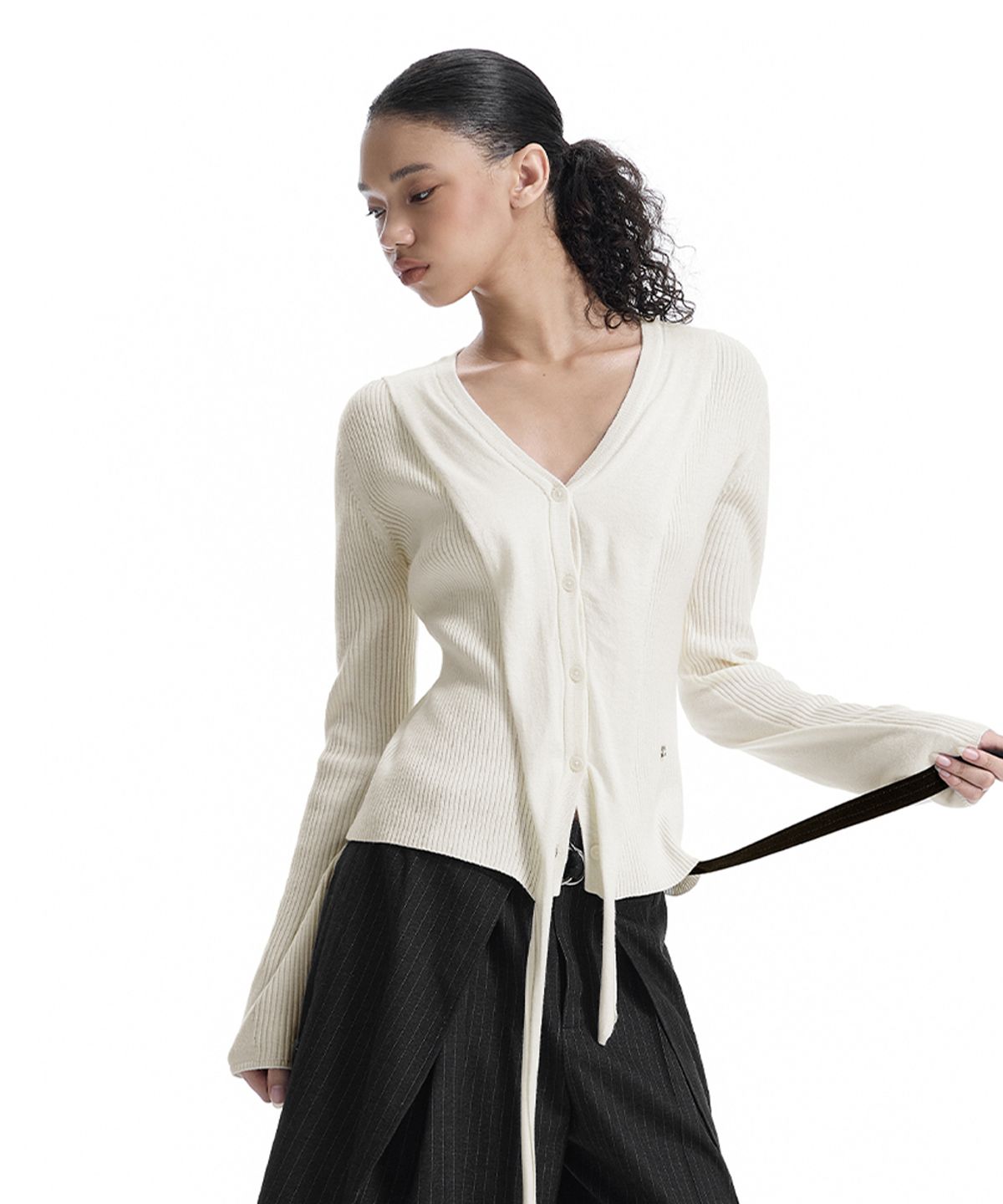 트리밍버드(TREEMINGBIRD) V-Neck Scarf Knit Cardigan [ Ivory ]