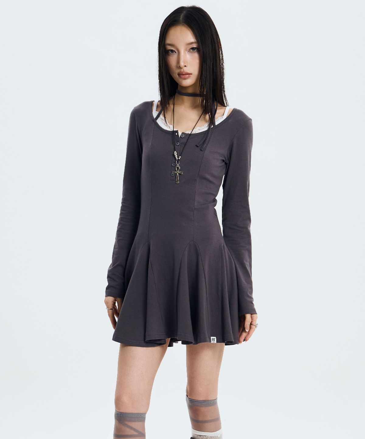 낫노잉(NOTKNOWING) Button Strap Flared Dress (CHARCOAL)