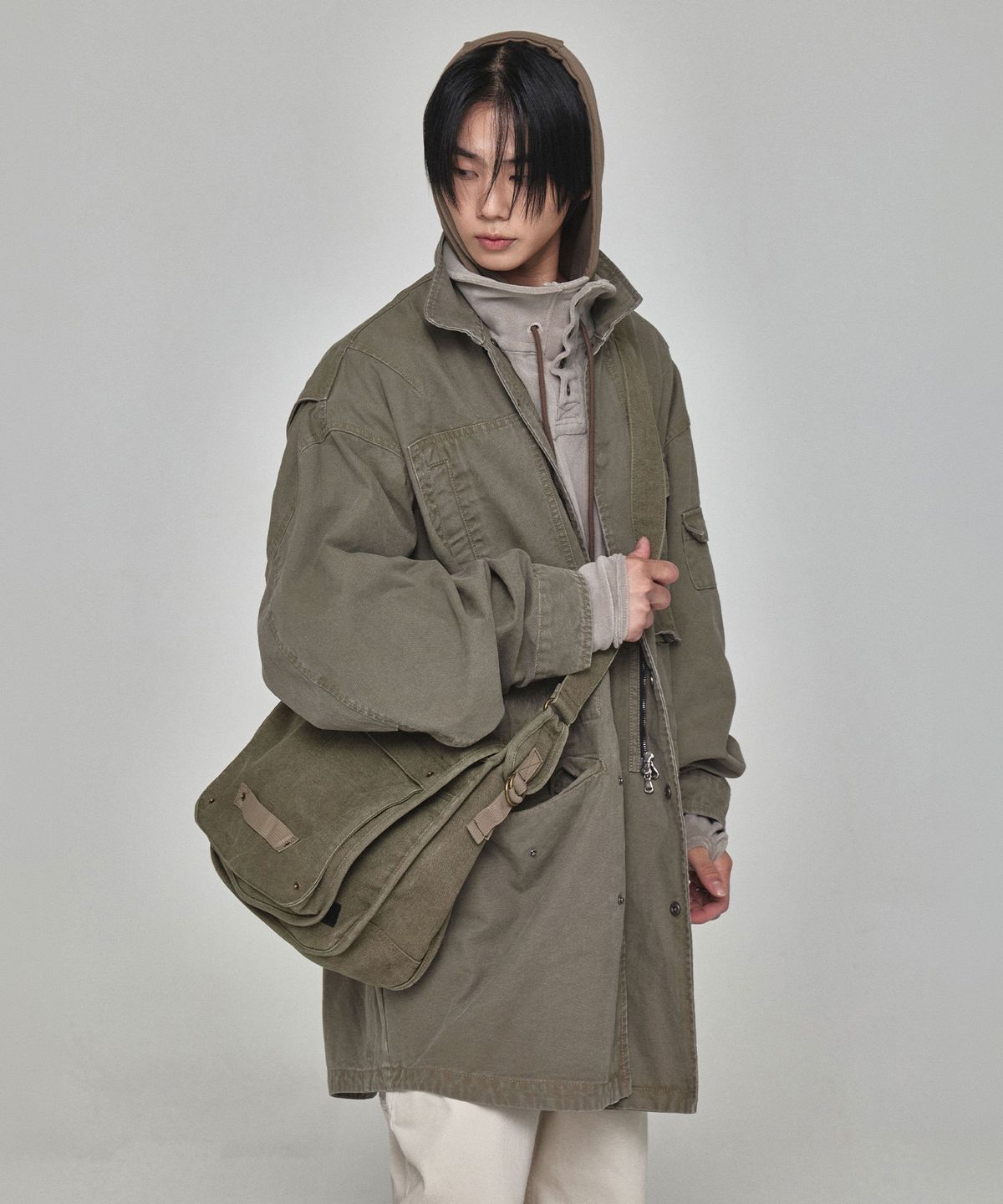 기철(KICHUL) Raw Military Messenger Bag (Washed Khaki)