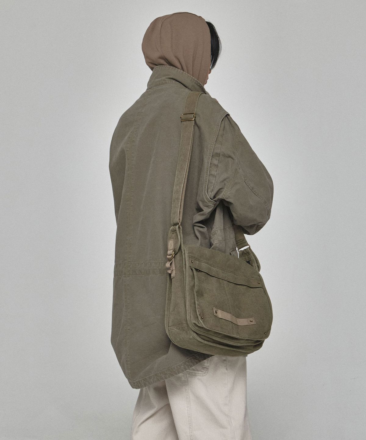 기철(KICHUL) Raw Military Messenger Bag (Washed Khaki)