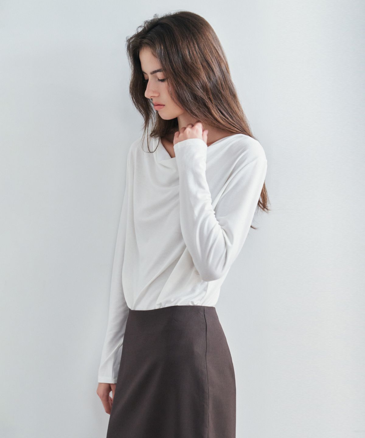 시야쥬(SIYAZU) SITP5307 카울넥 긴팔 티셔츠_Ivory