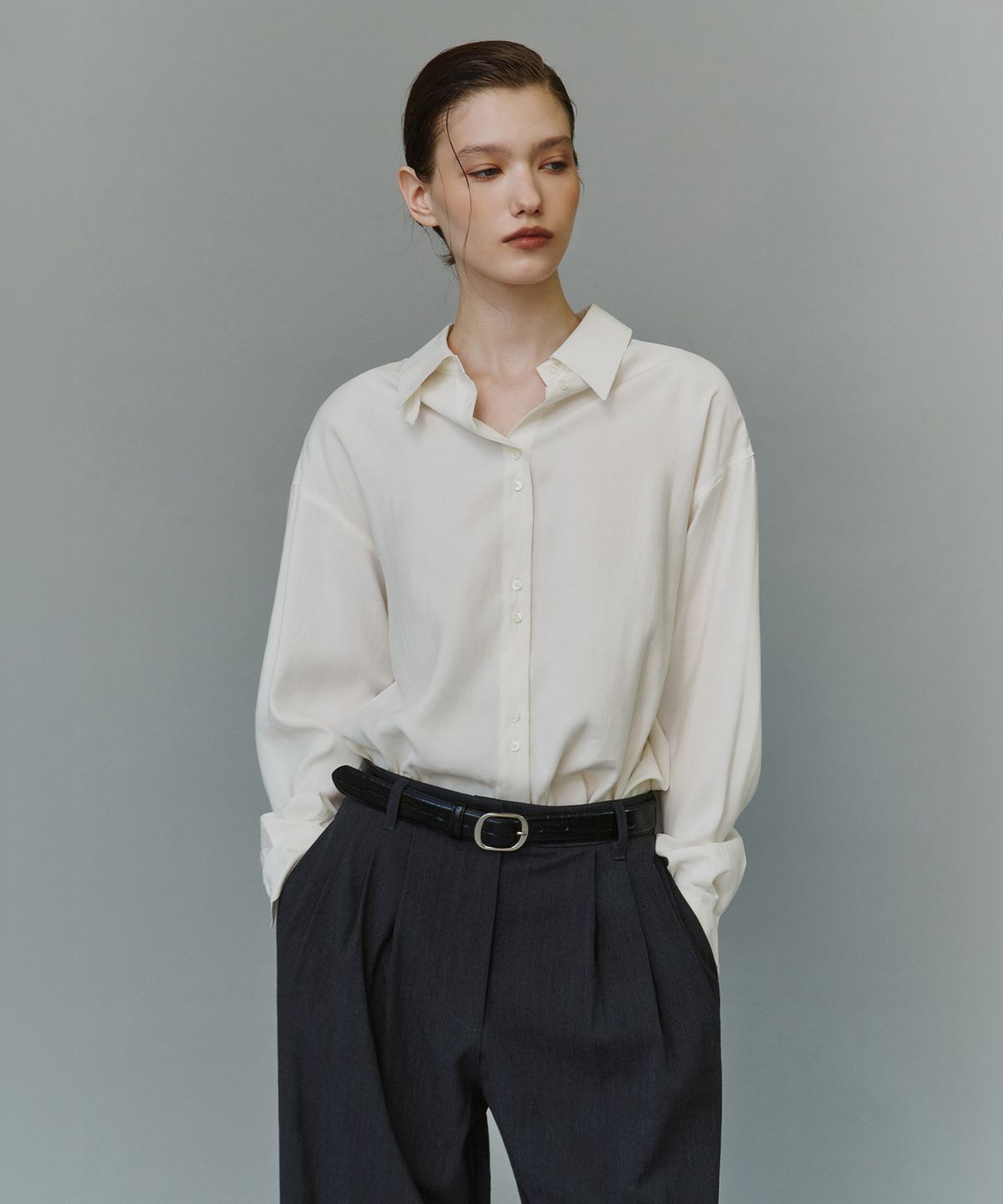 시야쥬(SIYAZU) SITP5304 하이넥 실키 셔츠_Ivory