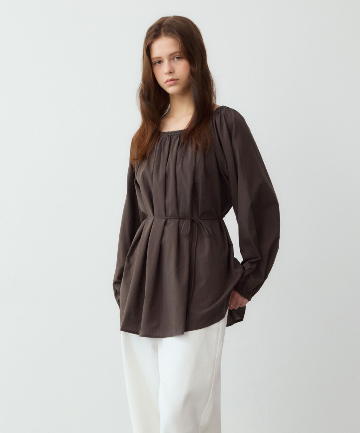 어다울(ADAUL) Two way off shoulder shirring blouse - brown