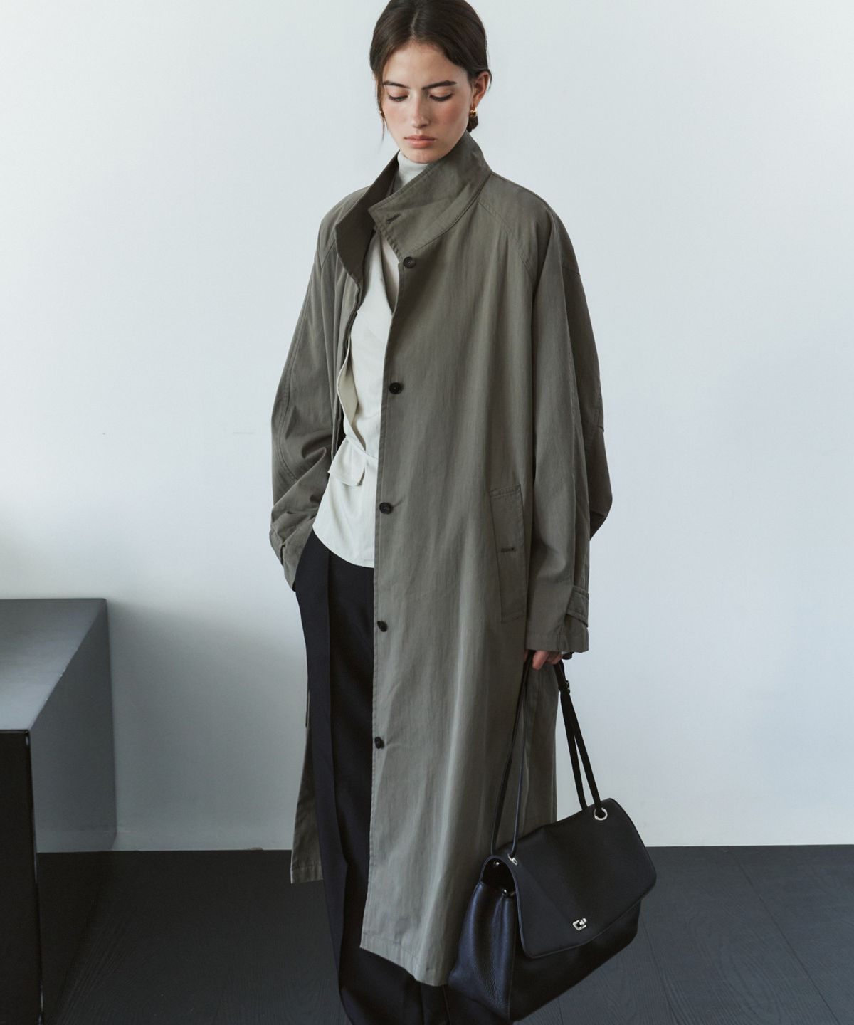 시야쥬(SIYAZU) SIOT4205 필드 트렌치 롱 코트_Khaki gray
