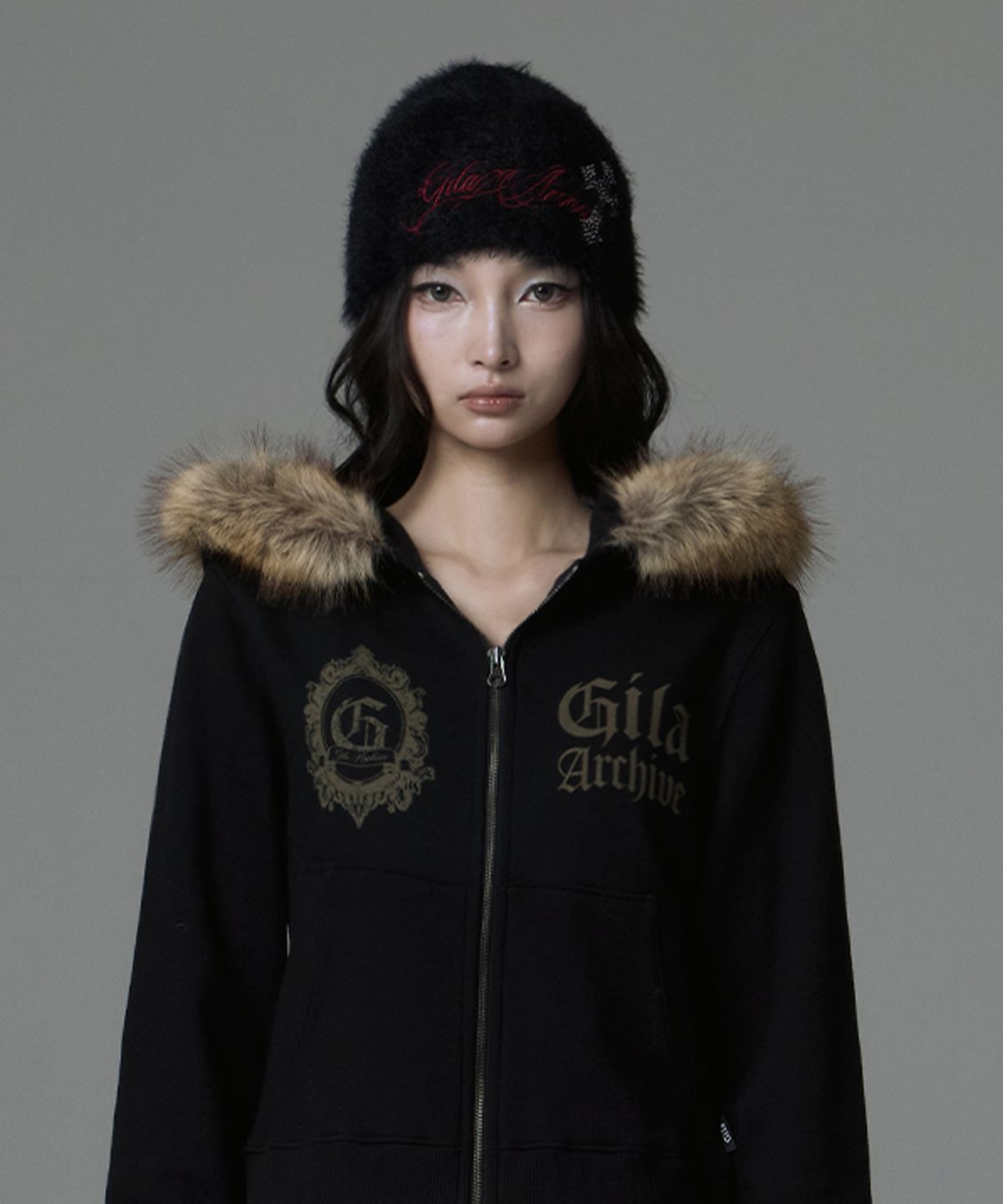 길라아카이브(GILAARCHIVE) LETTERING LOGO CROSS MOHAIR BEANIE_BLACK