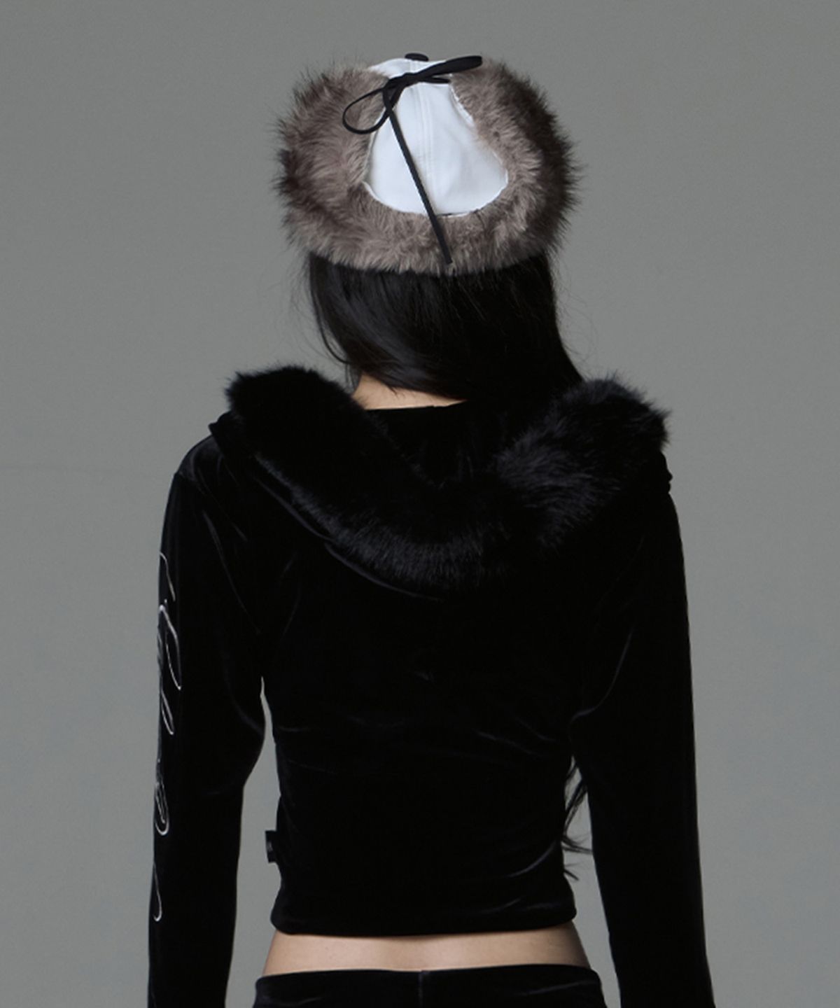 길라아카이브(GILAARCHIVE) TWO TONE FUR LETTERING LOGO CAP_BLACK