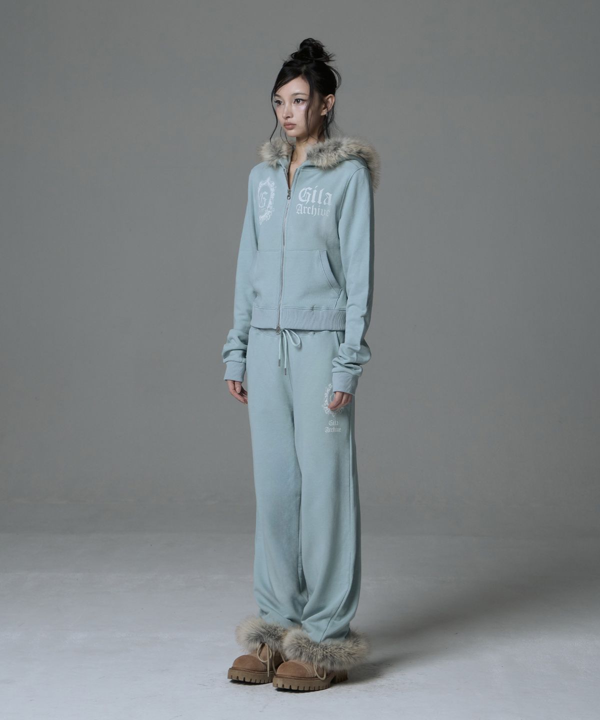 길라아카이브(GILAARCHIVE) FUR SYMBOL LOGO SWEAT PANTS_MINT
