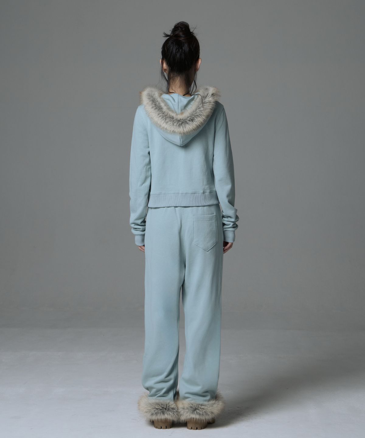 길라아카이브(GILAARCHIVE) FUR SYMBOL LOGO SWEAT PANTS_MINT