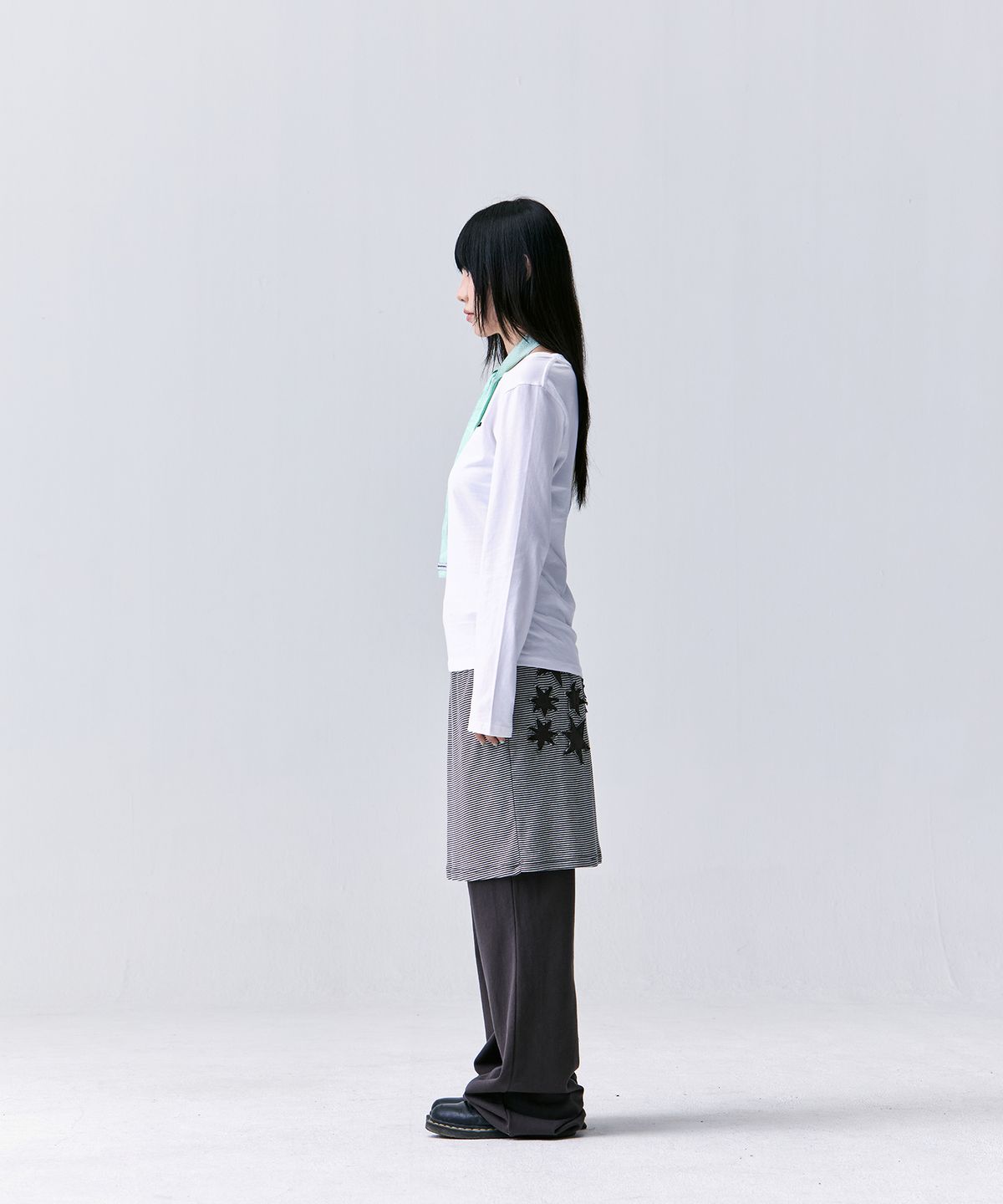 탄산마그네슘(TANSANMAGNESIUM) 버섯 시계 아플리케 롱슬리브 (화이트)