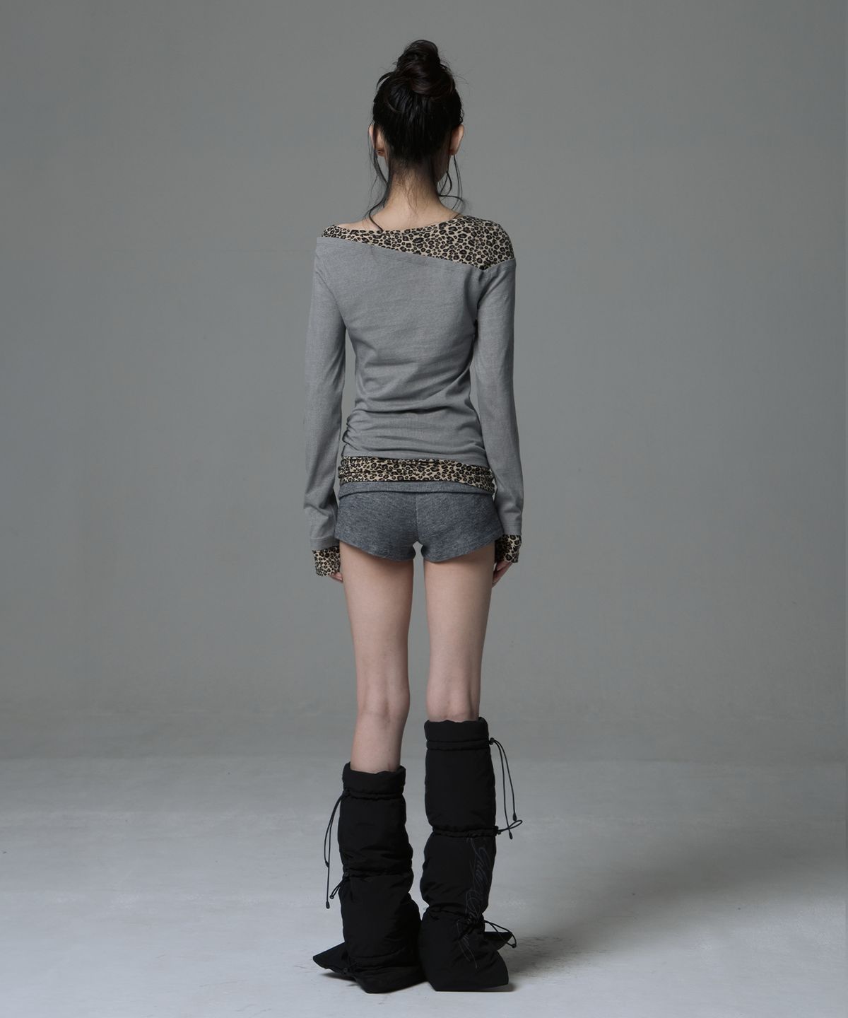 길라아카이브(GILAARCHIVE) LEOPARD LAYERED P.B.A LONG SLEEVE_GREY