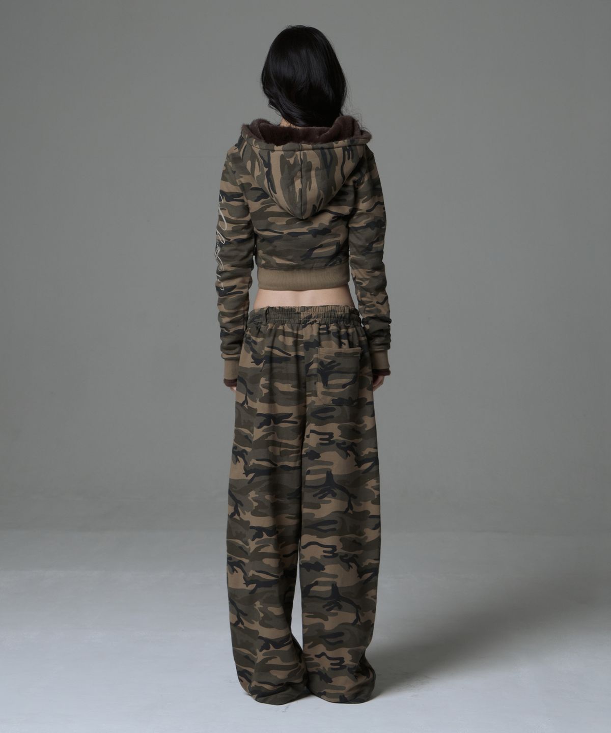 길라아카이브(GILAARCHIVE) SIDE LETTERING LOGO FUR HOOD ZIP-UP_CAMO