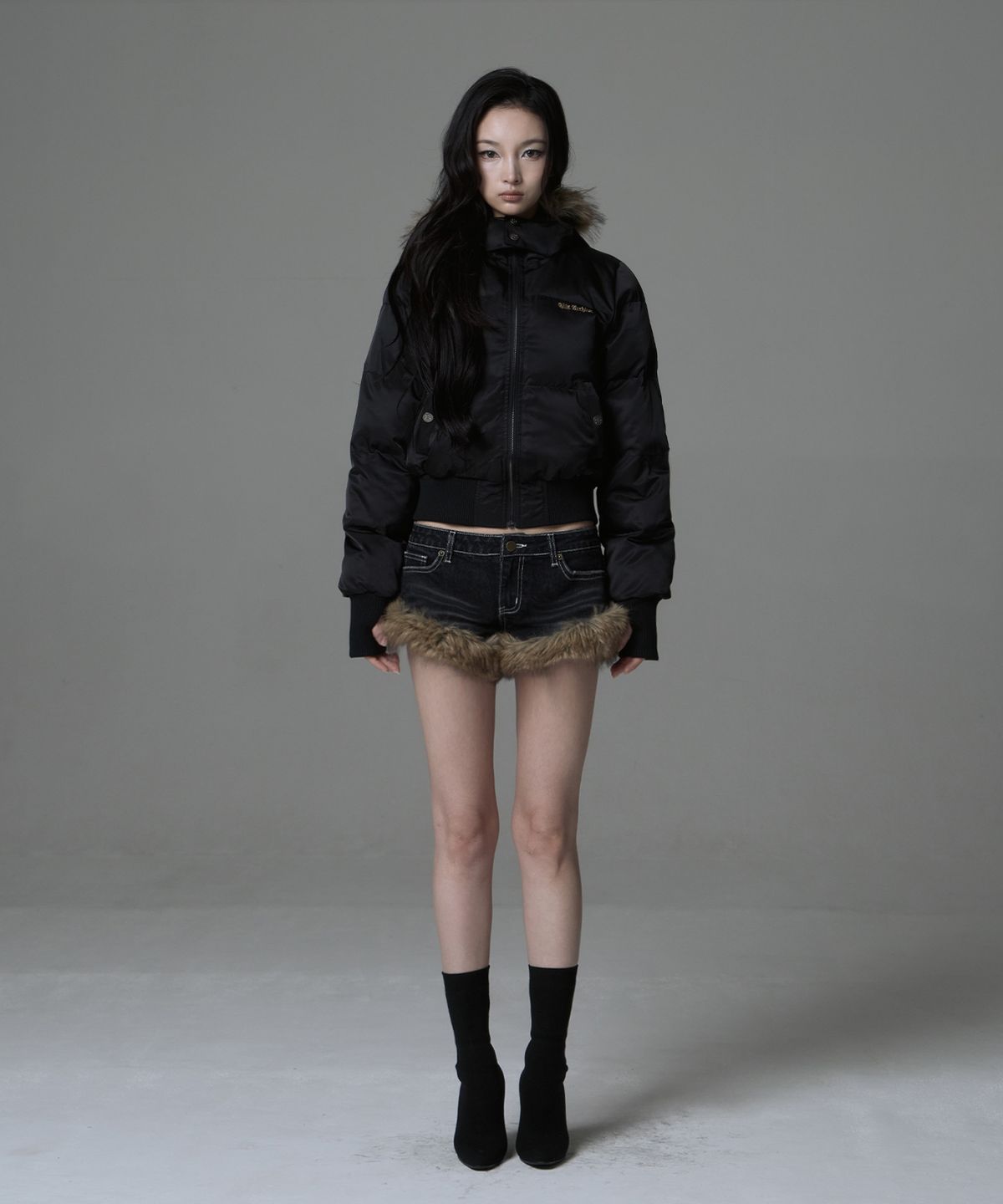 길라아카이브(GILAARCHIVE) FUR HOOD LIGHT PADDED JACKET_BLACK