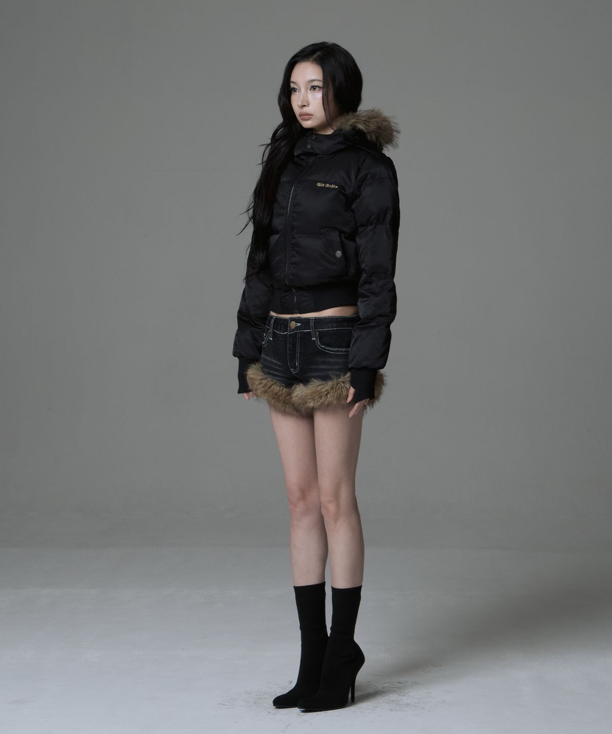 길라아카이브(GILAARCHIVE) FUR HOOD LIGHT PADDED JACKET_BLACK