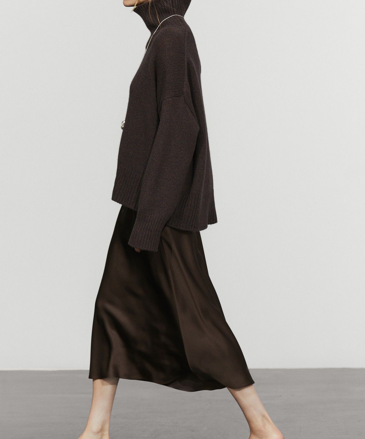 마시모두띠(MASSIMO DUTTI) 새틴 미디 스커트