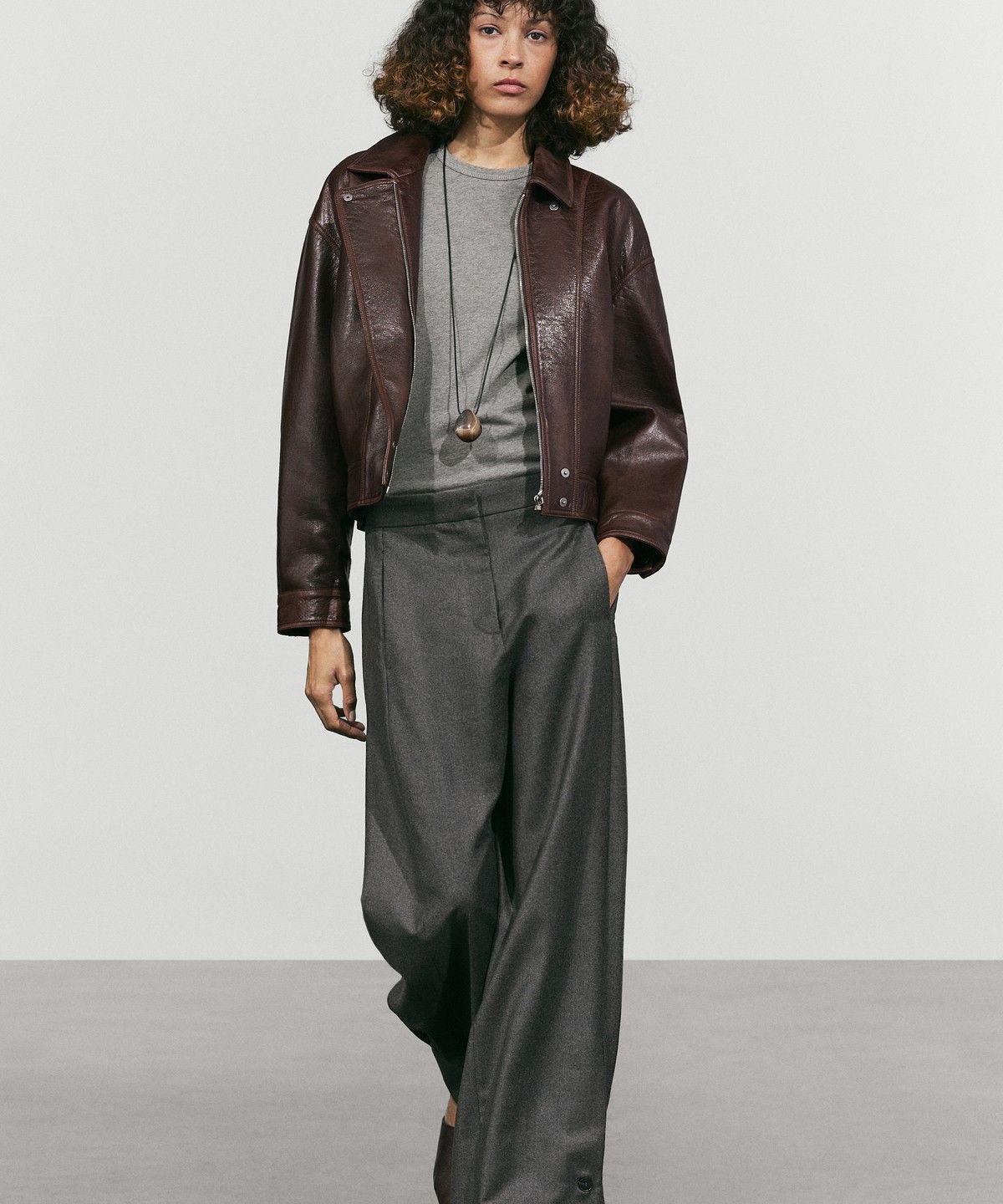 마시모두띠(MASSIMO DUTTI) 100% 울 헴라인 버튼 디테일 팬츠
