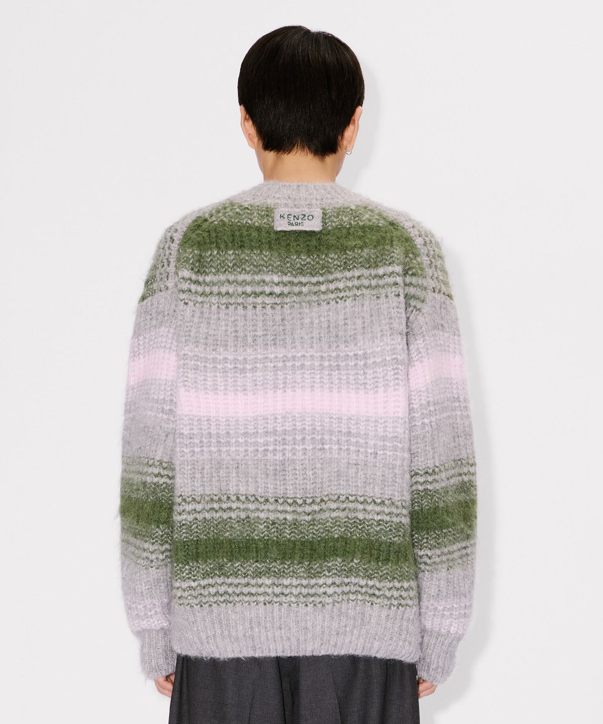 겐조(KENZO) 남성 25FW 스피드 스트라이프 V넥 니트_K256AMK108LGX