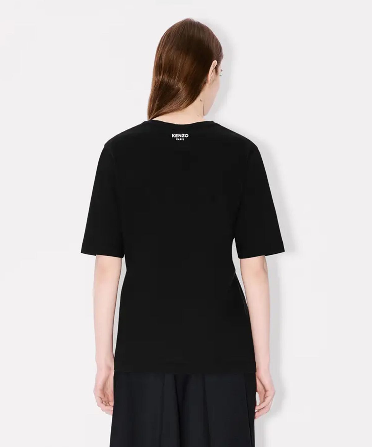 겐조(KENZO) 여성 보케 플라워 핀 드레이프 디테일 루즈 티셔츠K256AWT603BKX