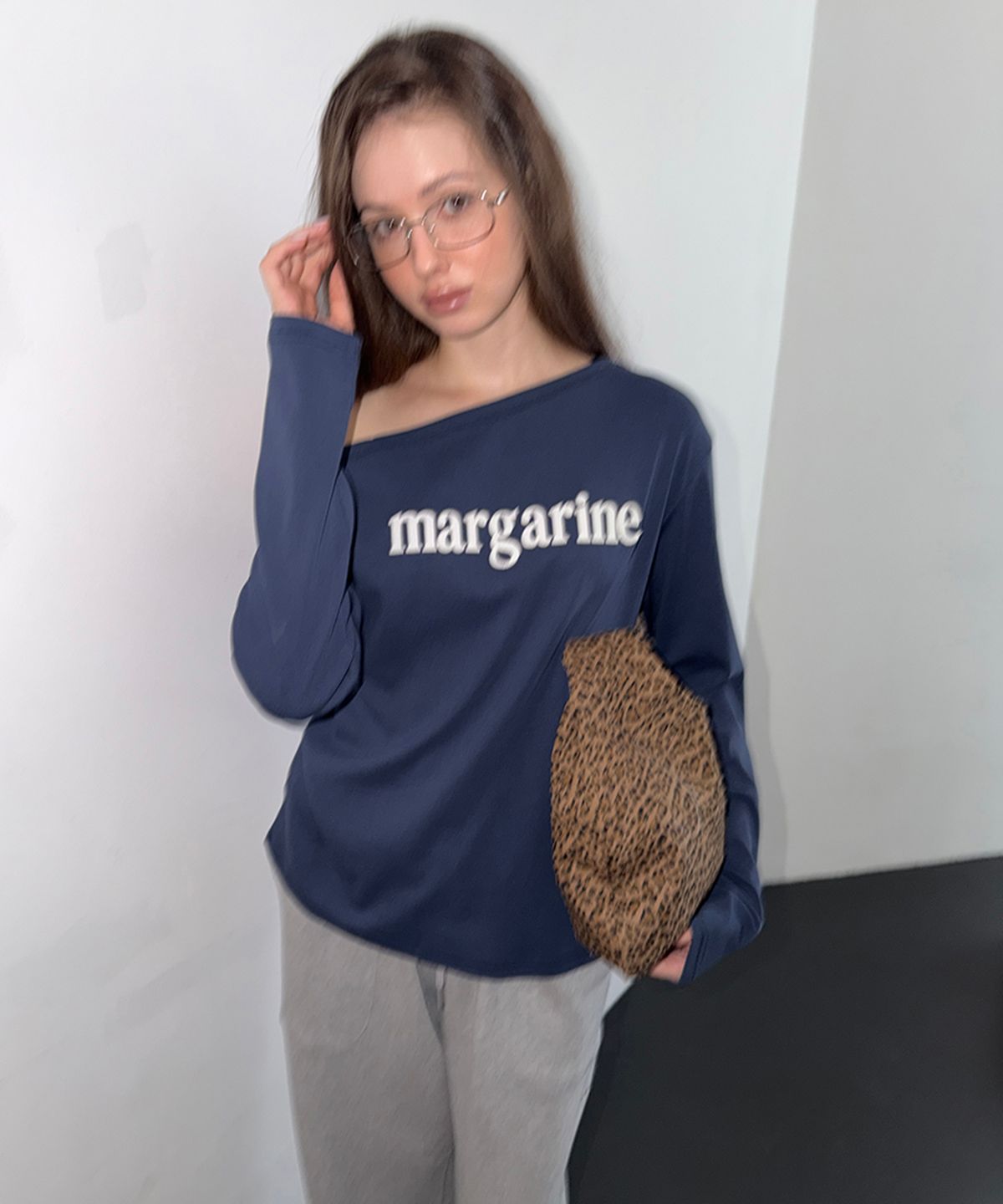 스트라이프마가린(STMG) 마가린 패치 원숄더 긴팔 티셔츠 네이비