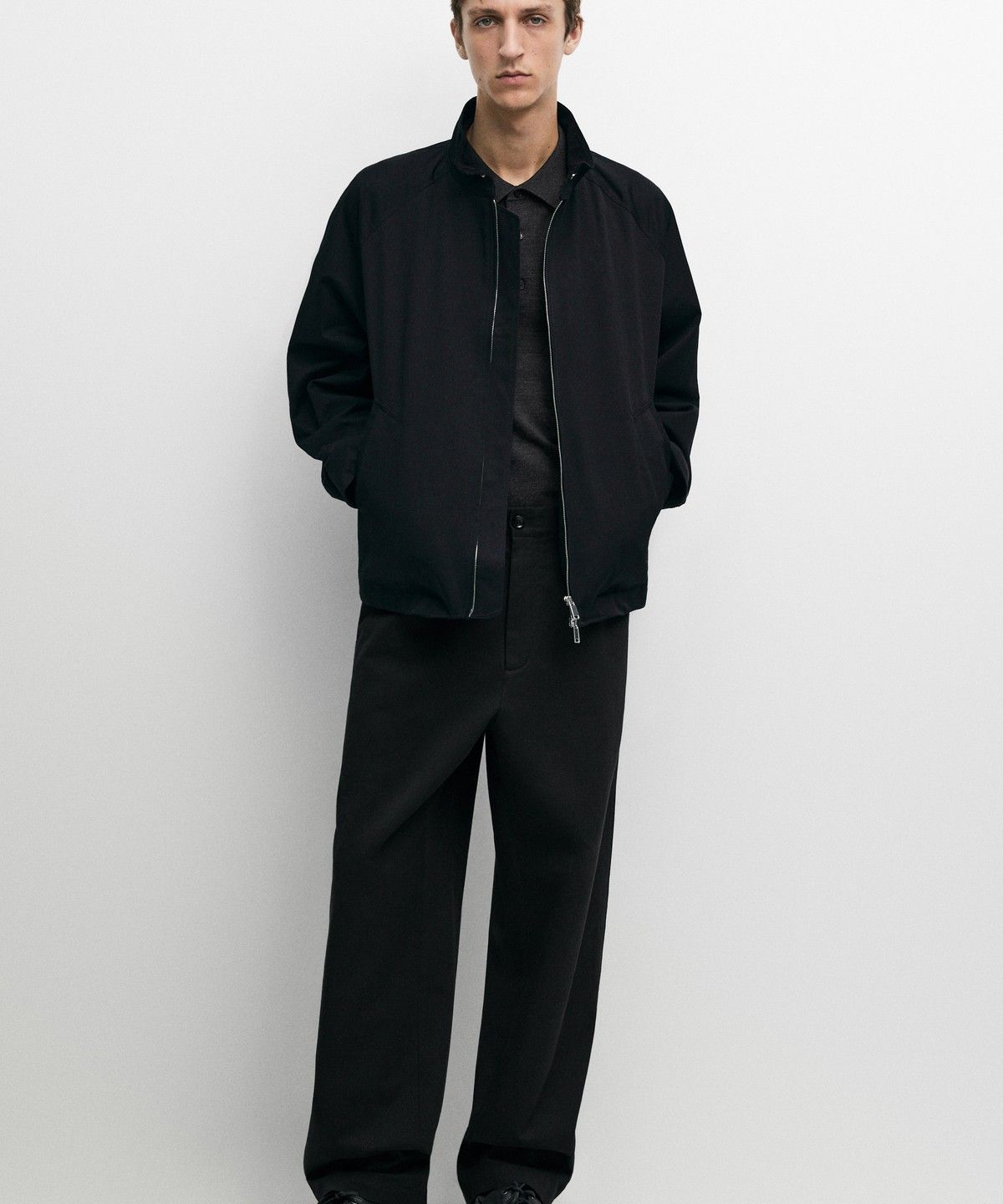 마시모두띠(MASSIMO DUTTI) 핀턱 디테일 배럴 핏 팬츠