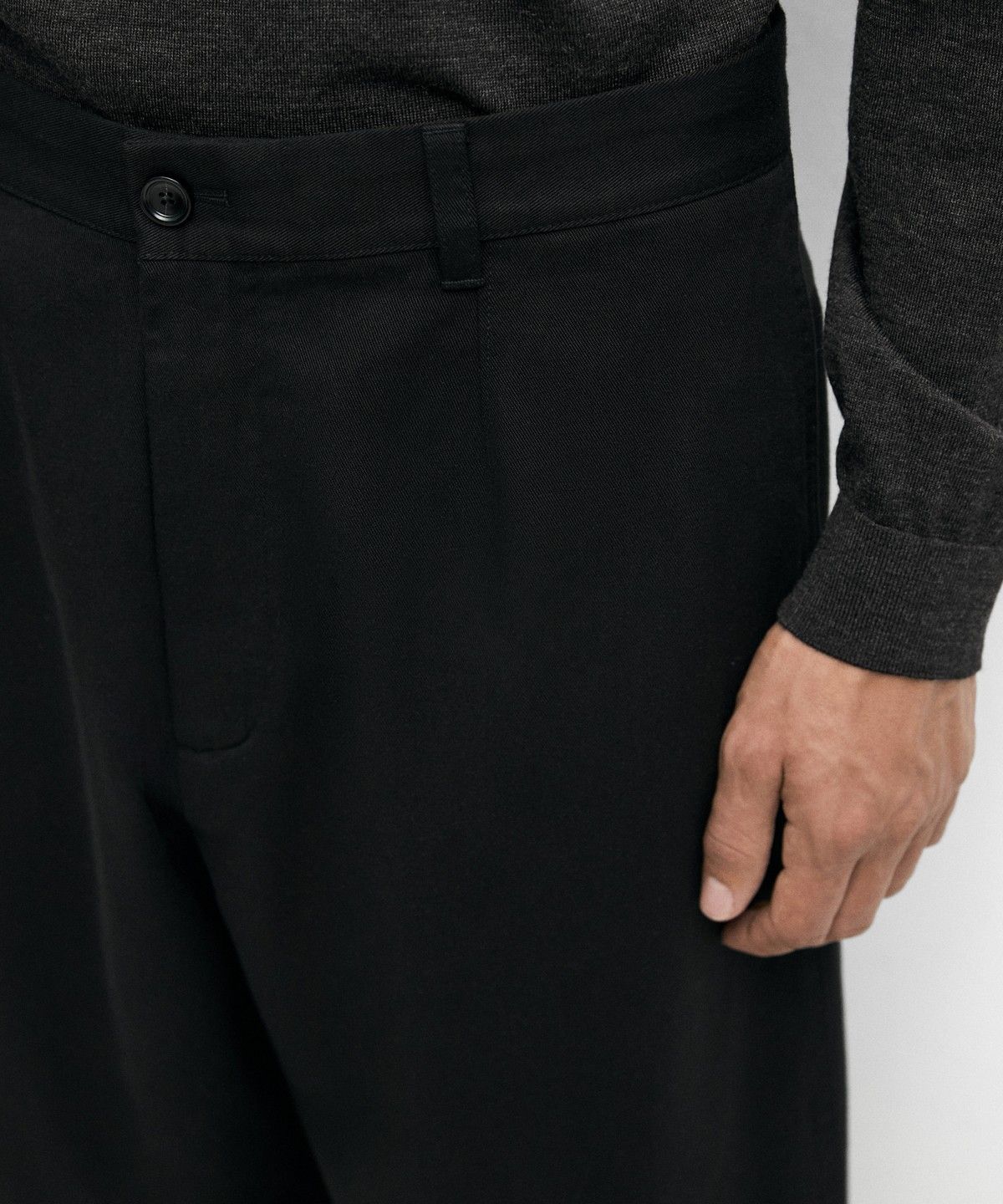 마시모두띠(MASSIMO DUTTI) 핀턱 디테일 배럴 핏 팬츠