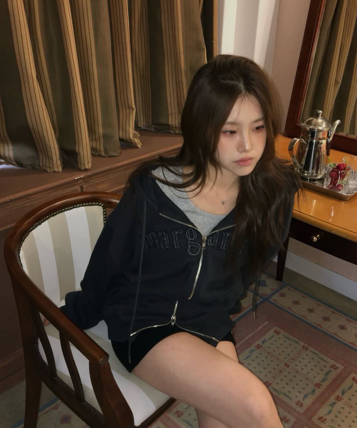 스트라이프마가린(STMG) 마가린 아플리케 루즈 투웨이 지퍼 후드집업 차콜