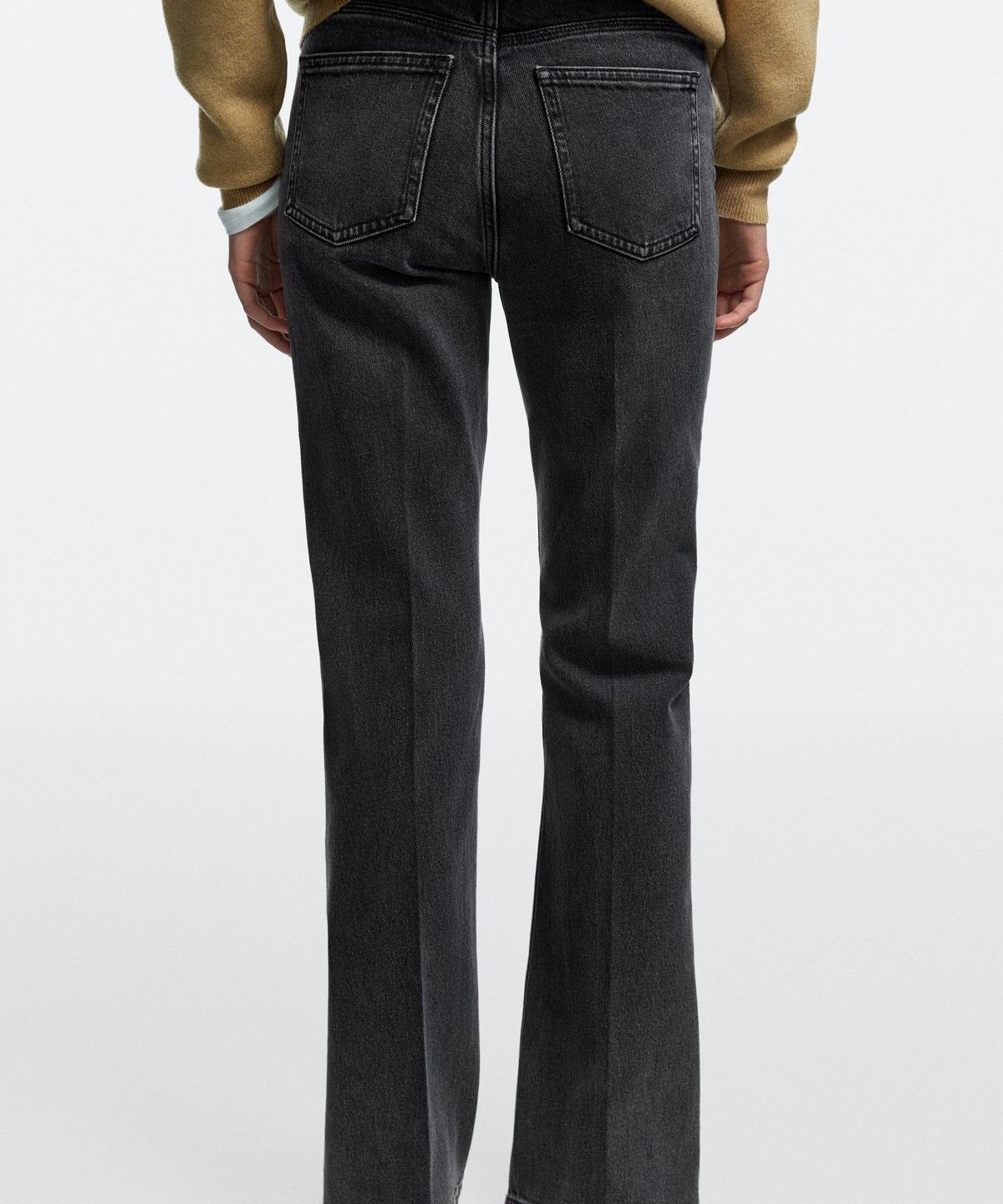 마시모두띠(MASSIMO DUTTI) 미드라이즈 플레어핏 데님 팬츠