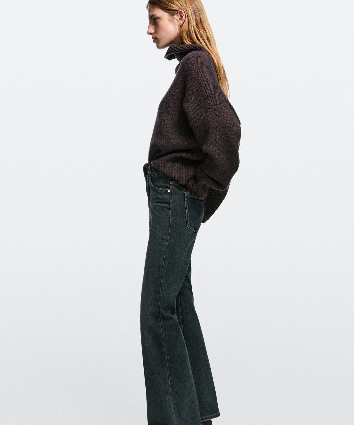 마시모두띠(MASSIMO DUTTI) 미드라이즈 플레어핏 데님 팬츠