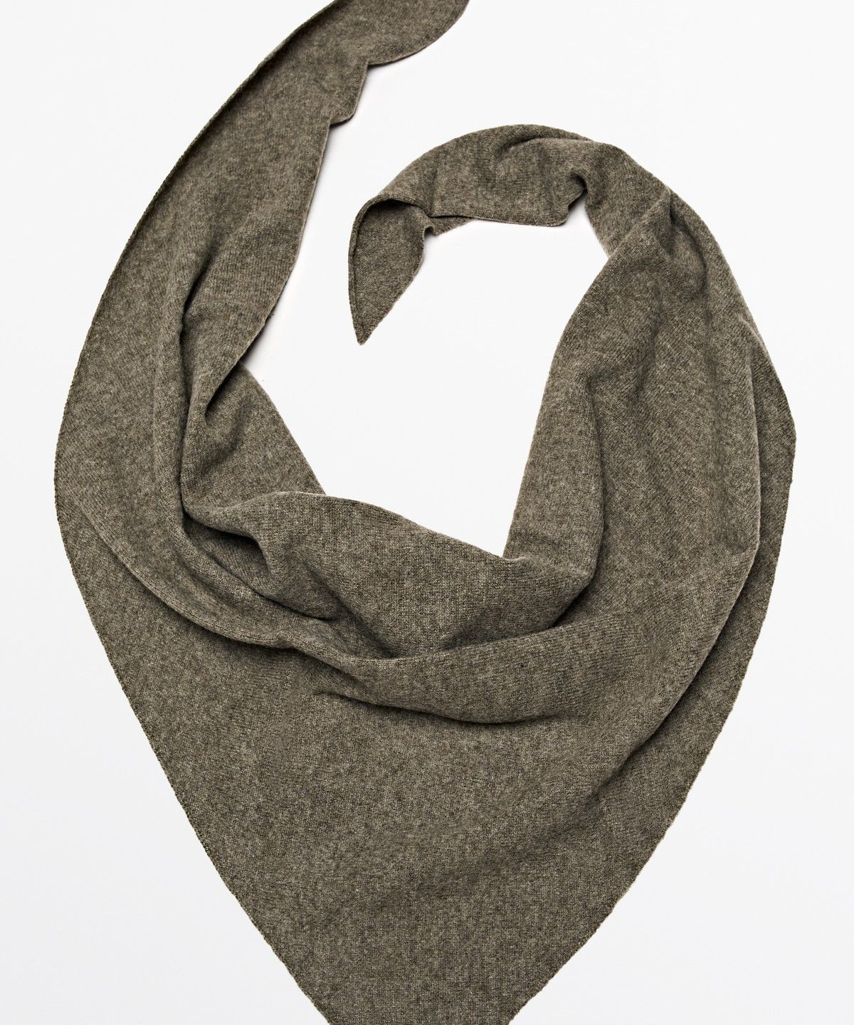 마시모두띠(MASSIMO DUTTI) 울 캐시미어 혼방 니트 반다나