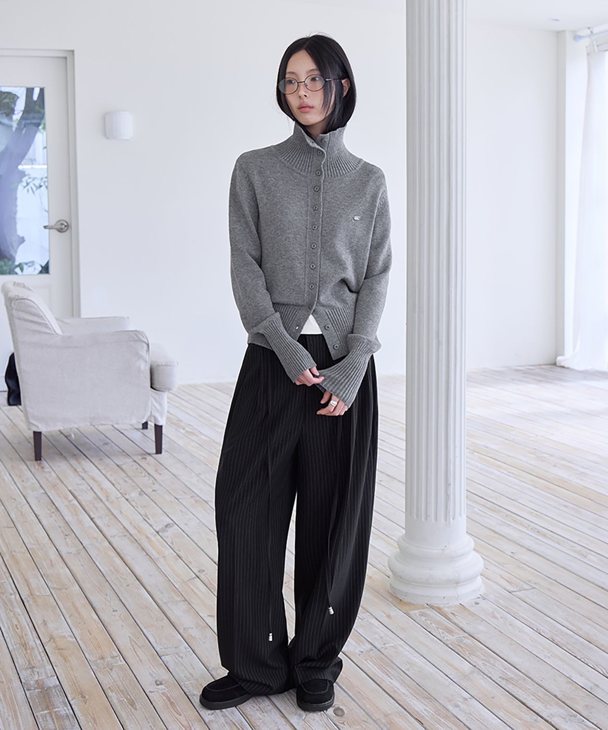 런던다다(LONDONDADA) Curved Over Pintuck Stripe Slacks, BLACK