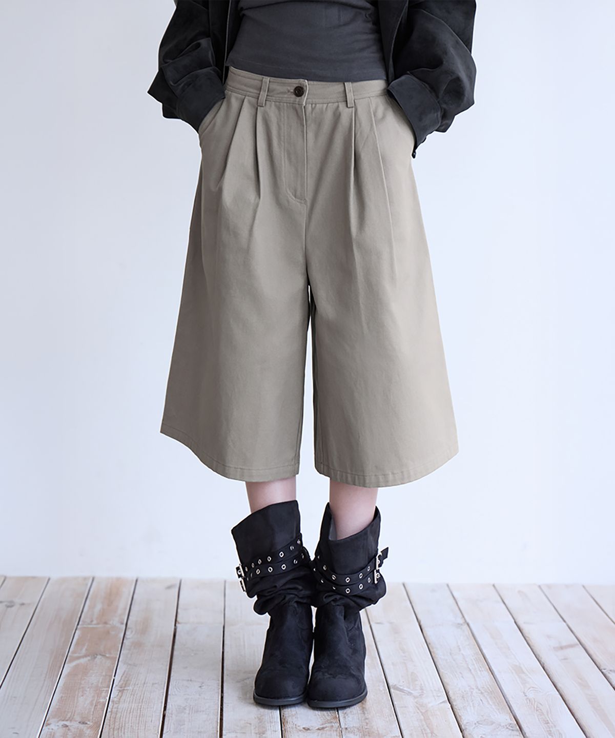 런던다다(LONDONDADA) Cotton Twill Bermuda Shorts, GREIGE