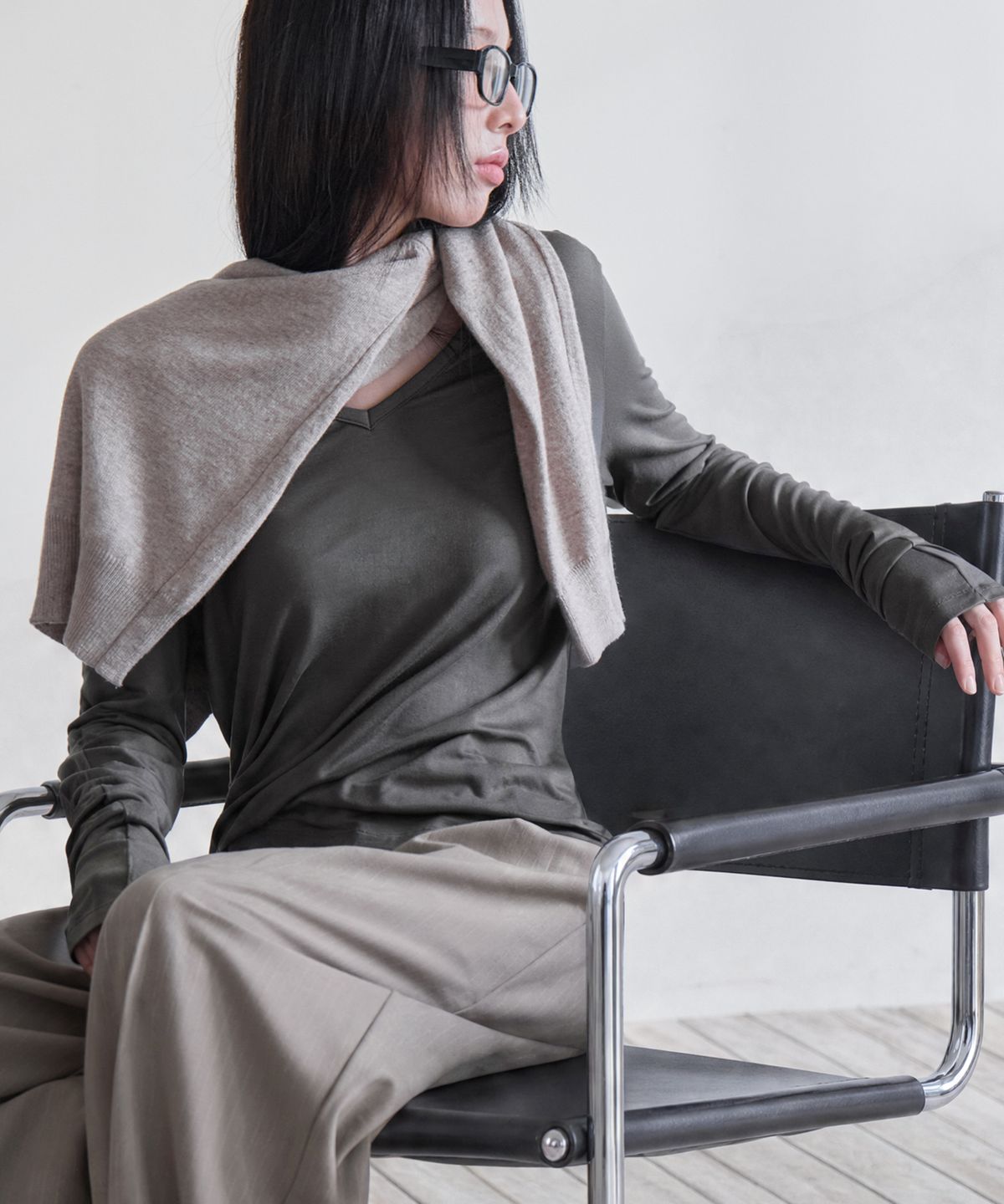 런던다다(LONDONDADA) Sheer Deep V-neck Shirring Long Sleeve, 2colors