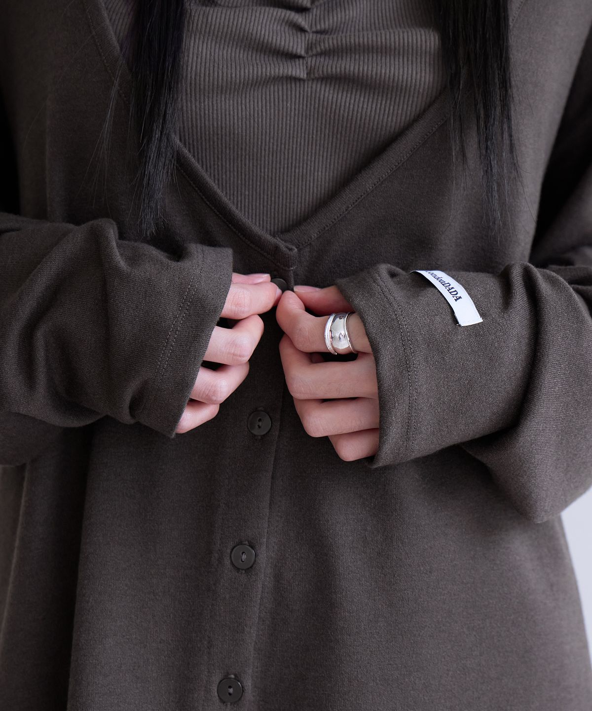 런던다다(LONDONDADA) Deep V-Neck Relaxed Cardigan, BROWN