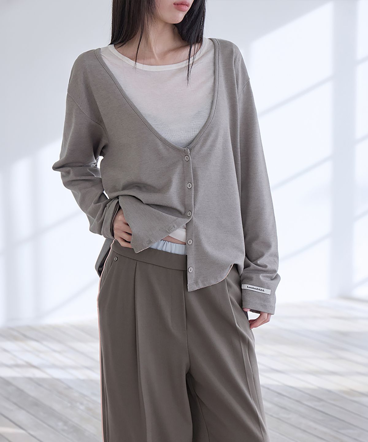 런던다다(LONDONDADA) Deep V-Neck Relaxed Cardigan, OATGREY