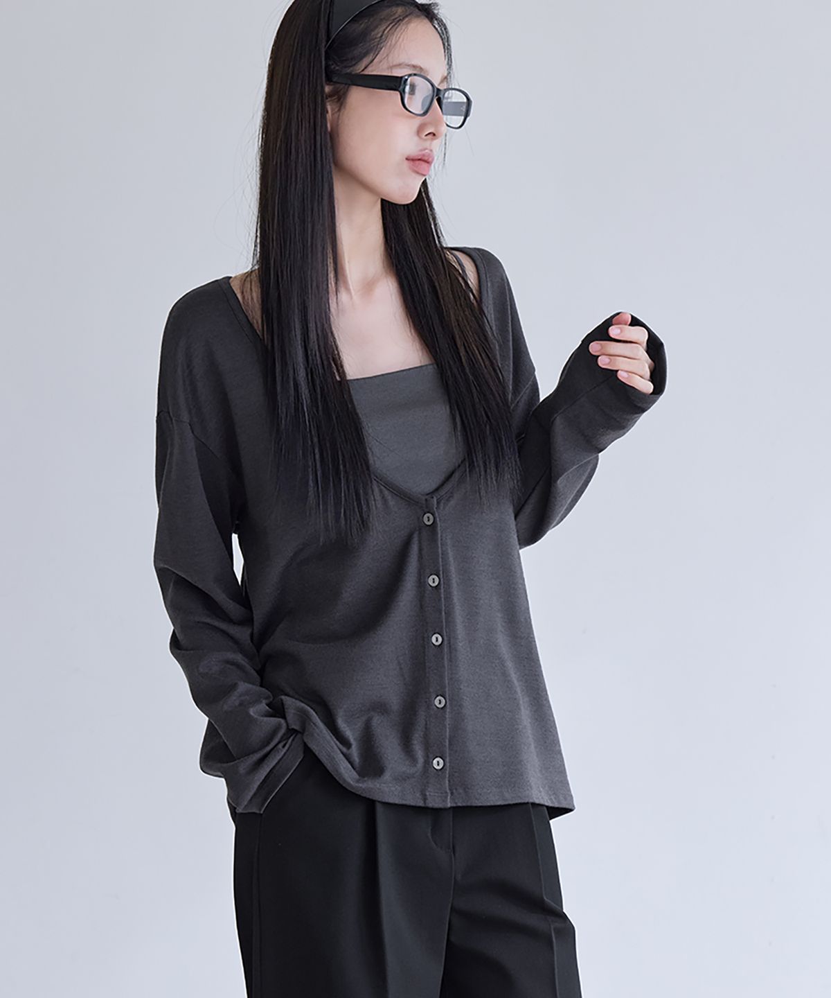 런던다다(LONDONDADA) Deep V-Neck Relaxed Cardigan, CHARCOAL