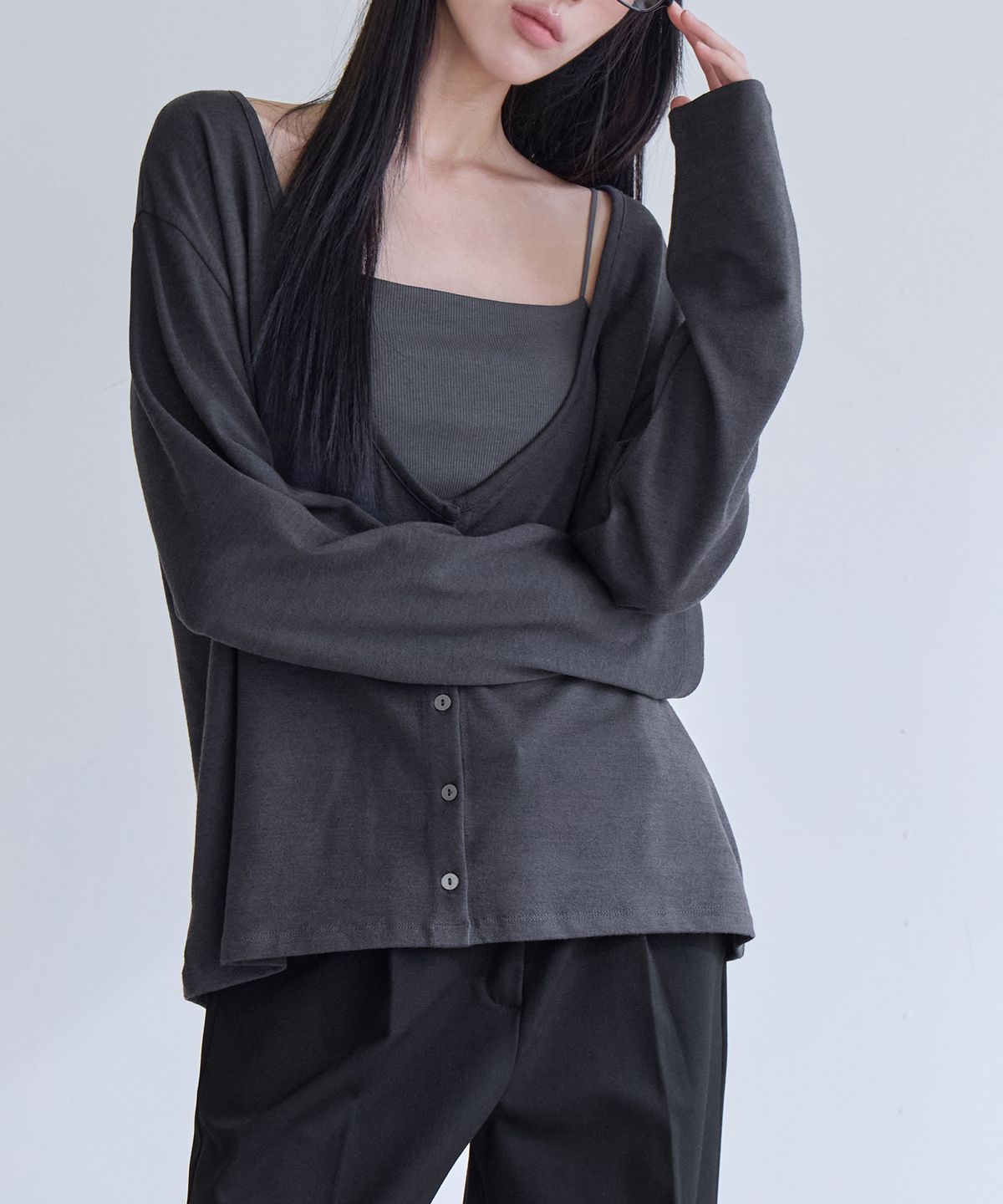 런던다다(LONDONDADA) Deep V-Neck Relaxed Cardigan, CHARCOAL