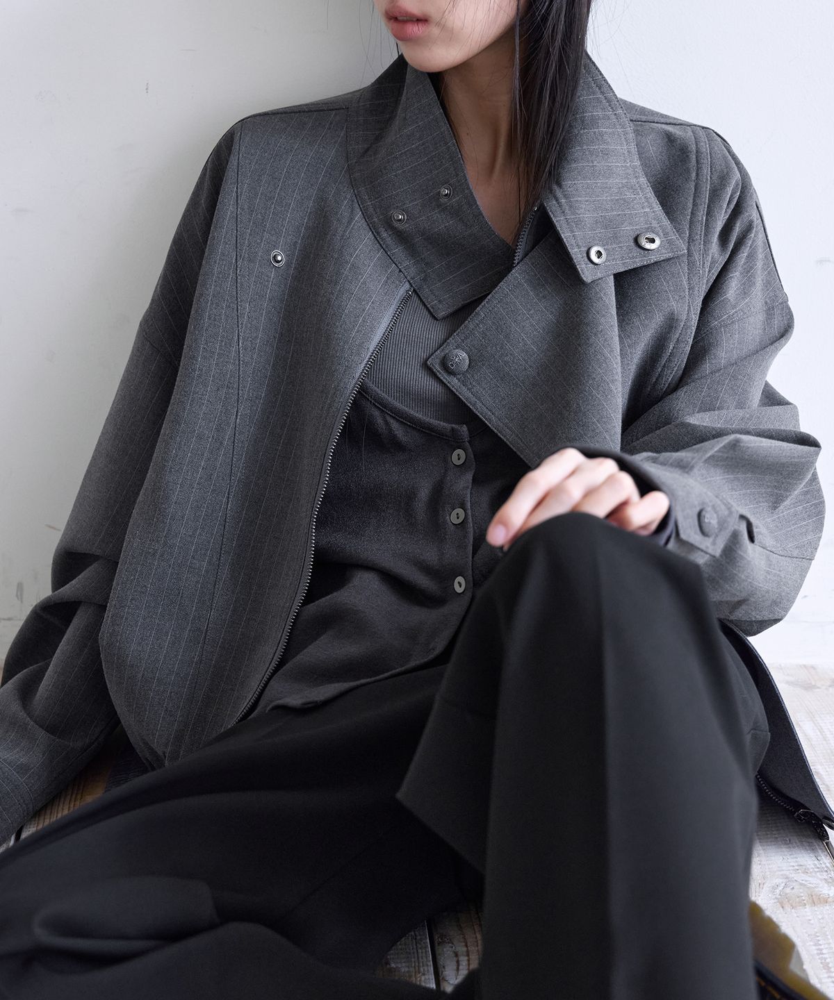 런던다다(LONDONDADA) Deep V-Neck Relaxed Cardigan, CHARCOAL