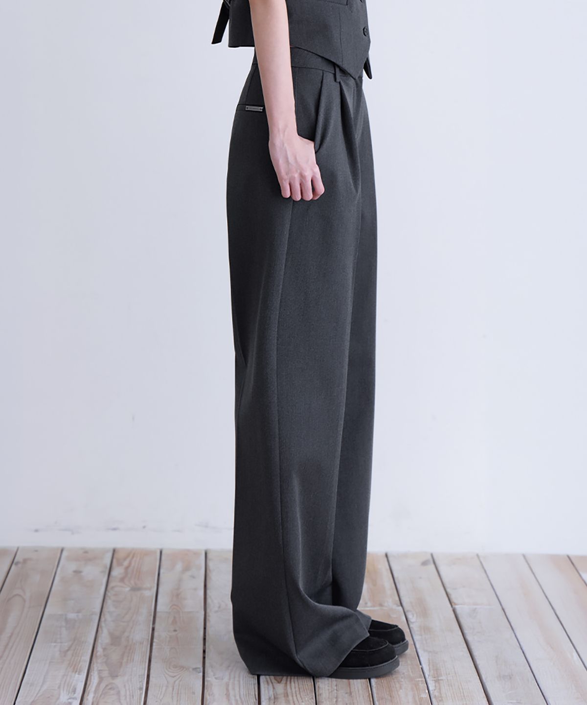 런던다다(LONDONDADA) [SET-UP] Essential Tailored One-Tuck Straight Slacks, CHARCOAL