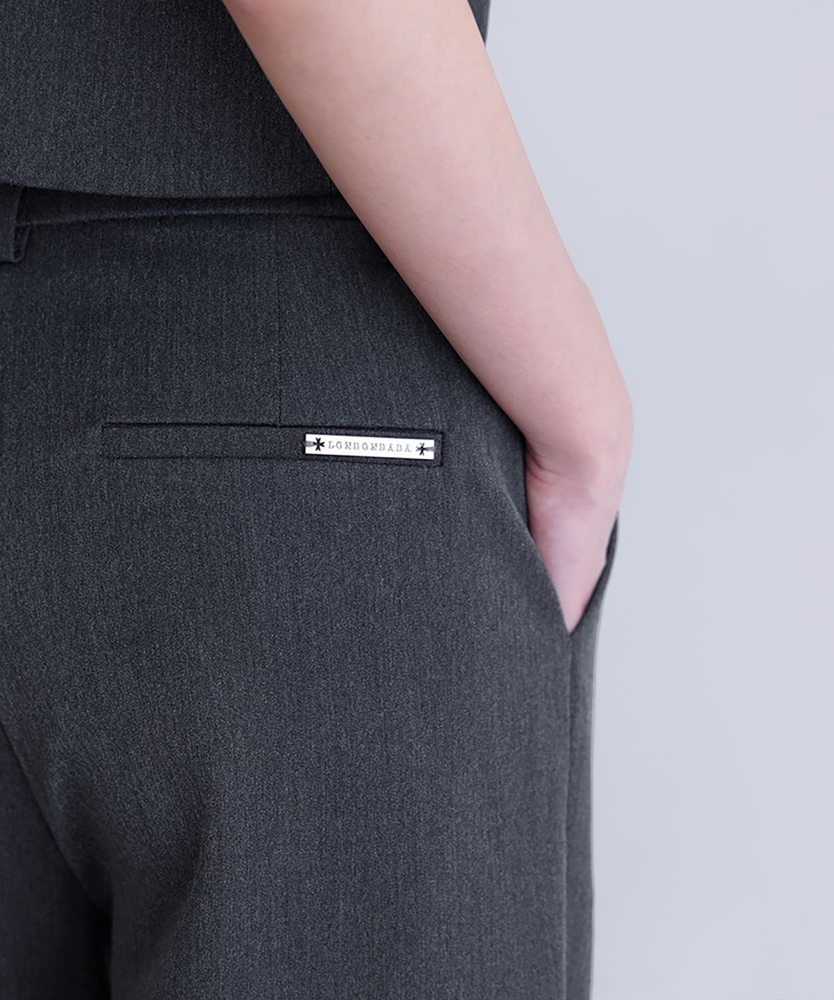 런던다다(LONDONDADA) [SET-UP] Essential Tailored One-Tuck Straight Slacks, CHARCOAL