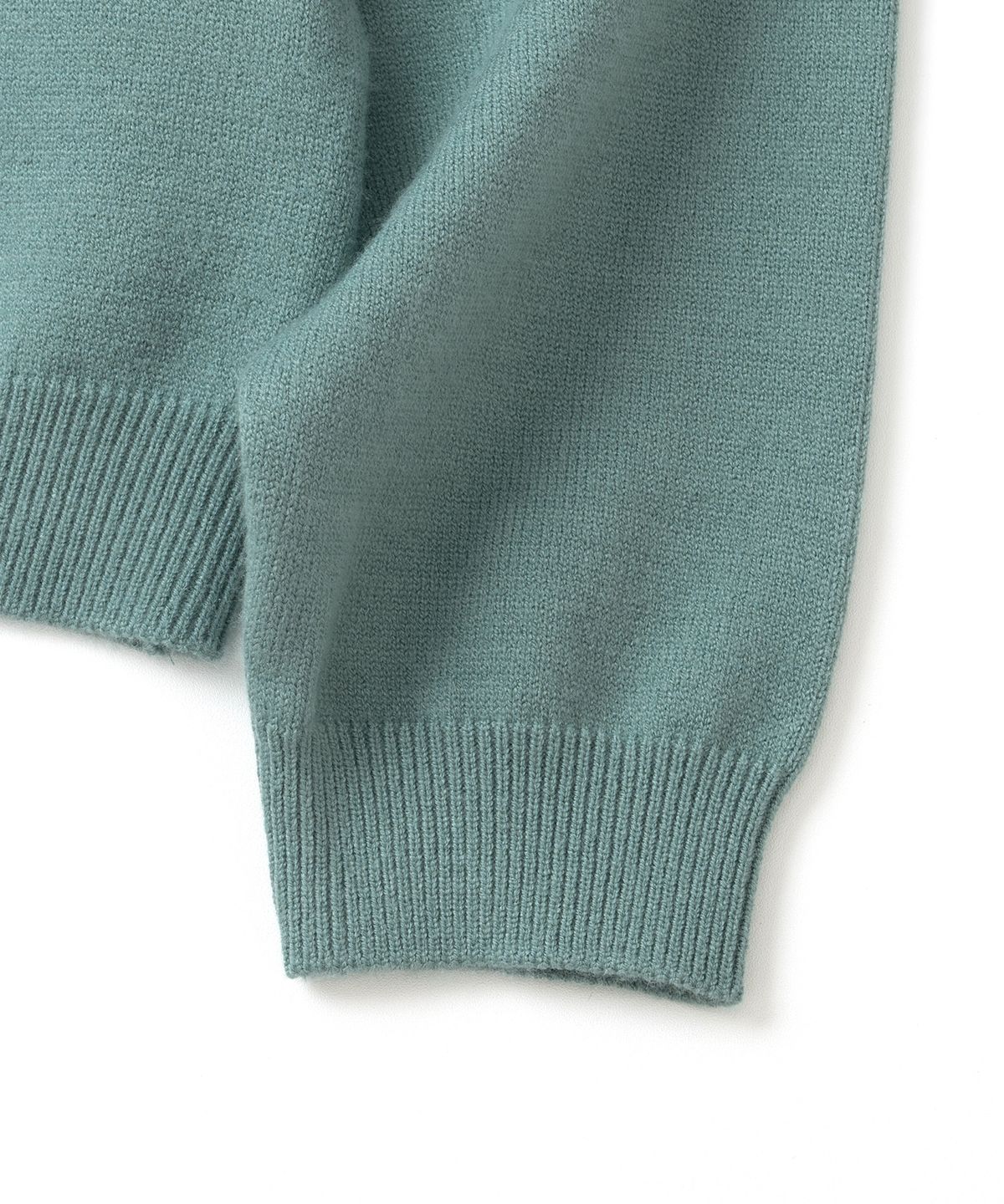 니티드(KNITTED) 베이직 에센셜 크롭 라운드 가디건 DUSTY GREEN