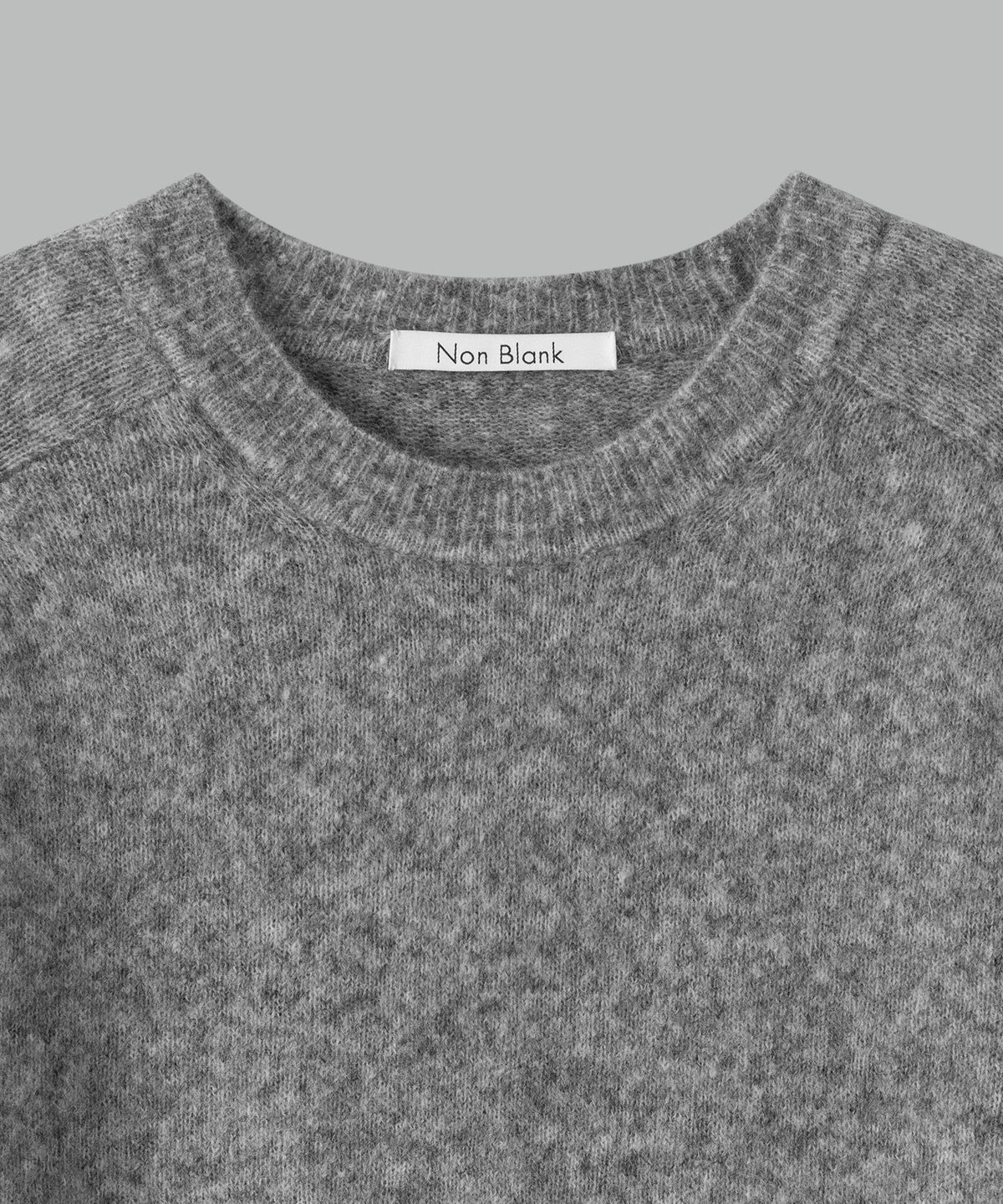 넌블랭크(NONBLANK) 모헤어 울 블렌드 크롭 라운드 니트_MELANGE GREY