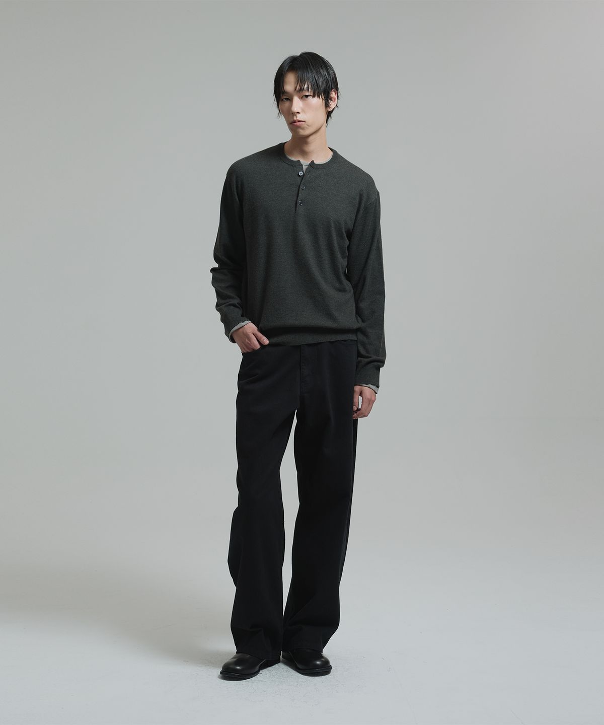 넌블랭크(NONBLANK) 워셔블 헨리넥 니트_CHARCOAL