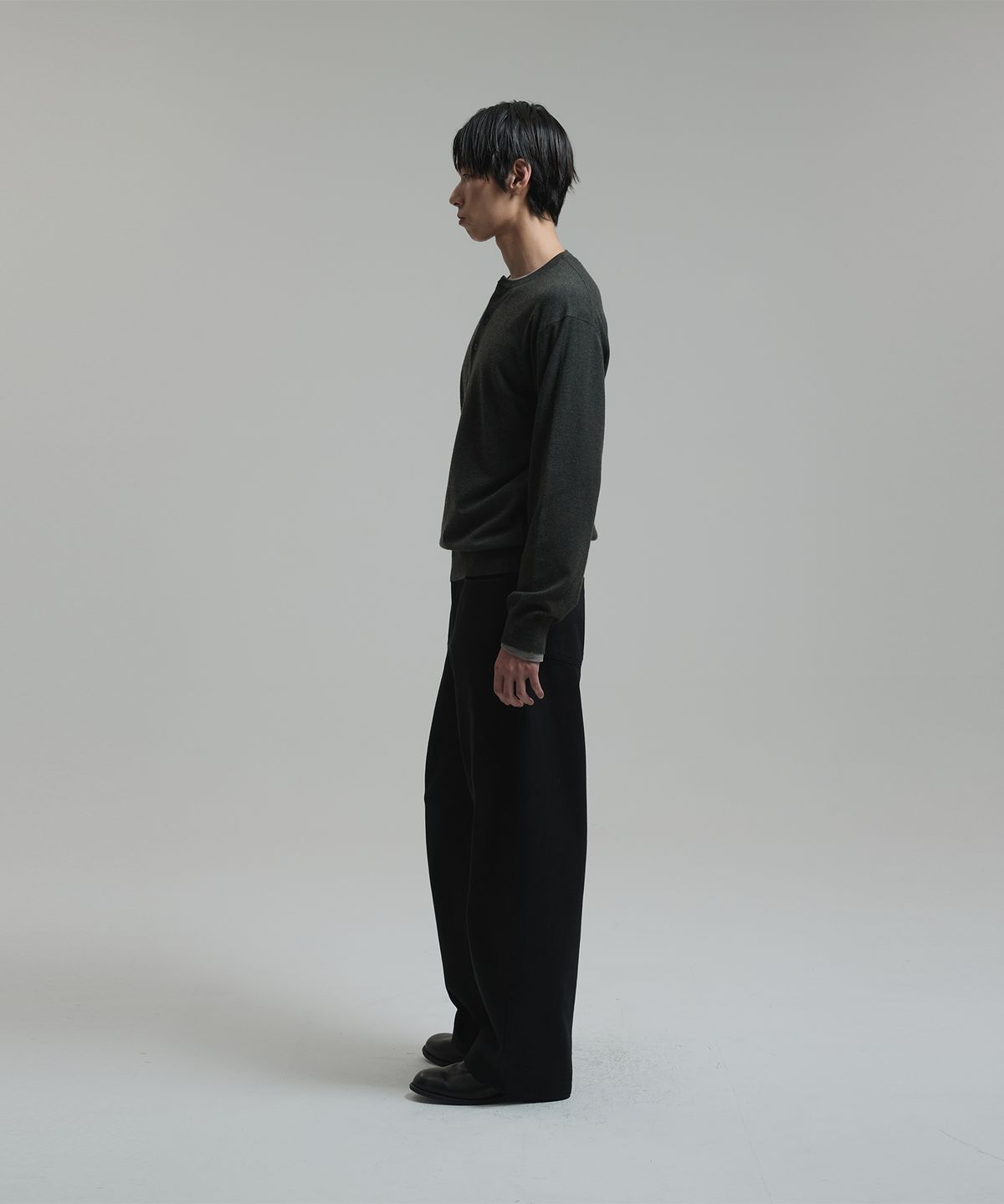 넌블랭크(NONBLANK) 워셔블 헨리넥 니트_CHARCOAL