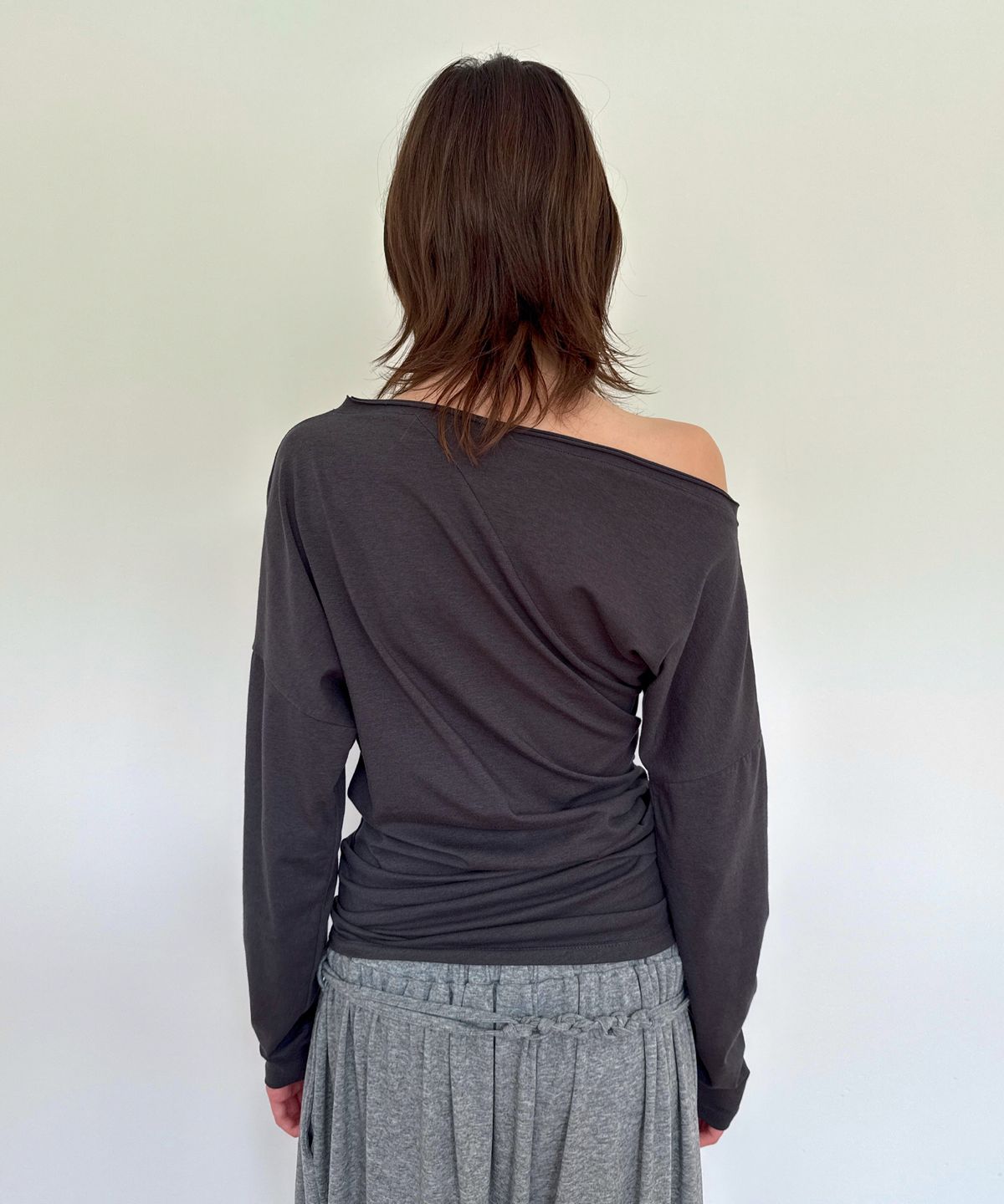 다이애그널(DIAGONAL) ASMY SHIRRING TEE (charcoal)