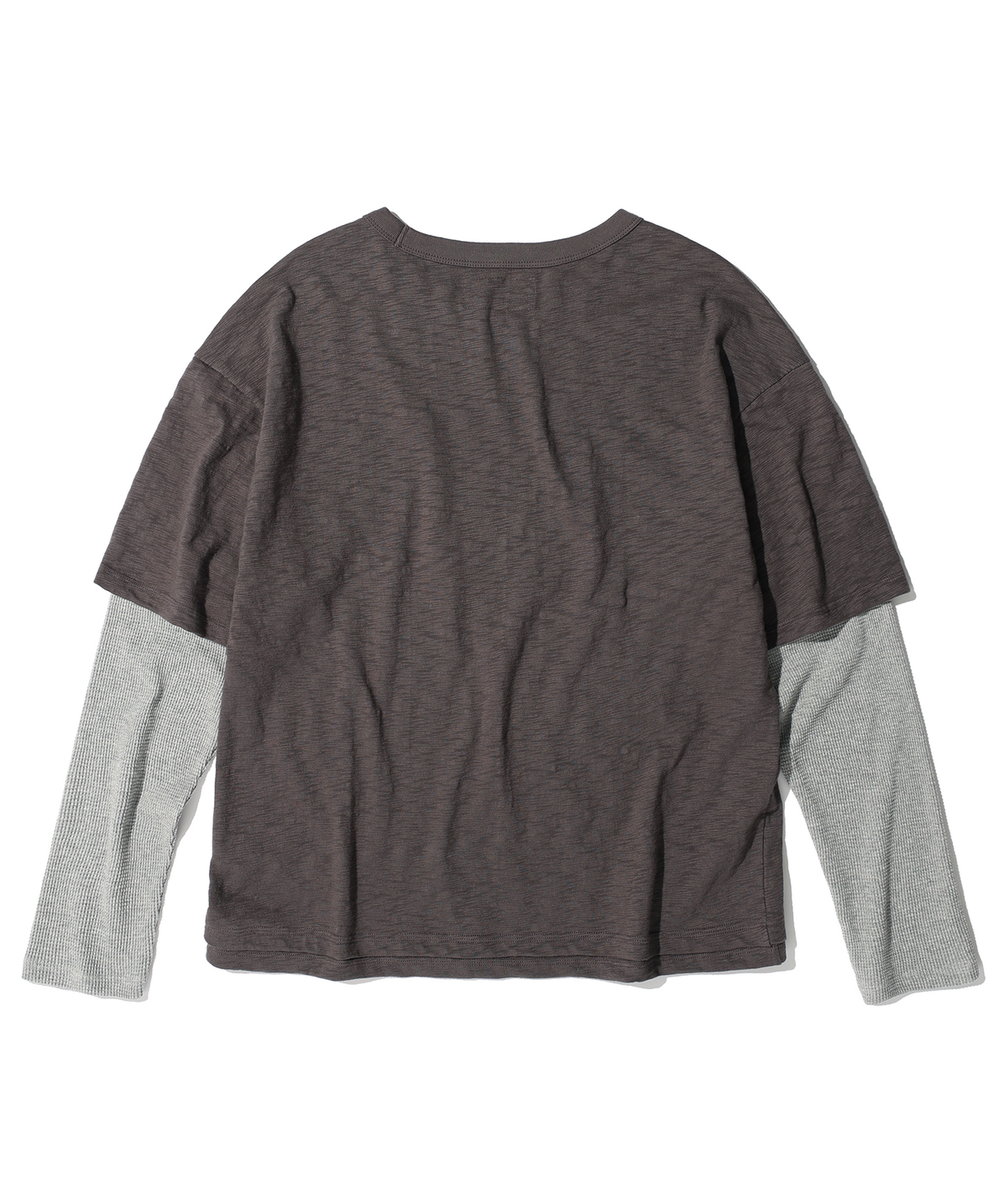 에이카화이트(AECA) AECA GRAPHIC LAYERED LONG SLEEVE-CHARCOAL