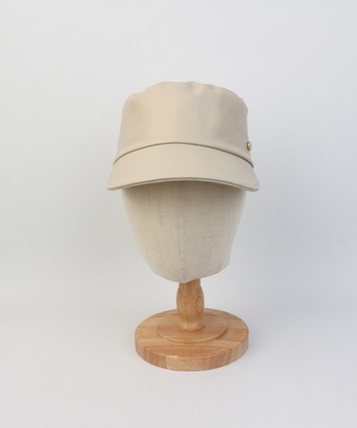 유니버셜 케미스트리(UNIVERSAL CHEMISTRY) Leather Ivory Logo Riding Cap 가죽승마모자