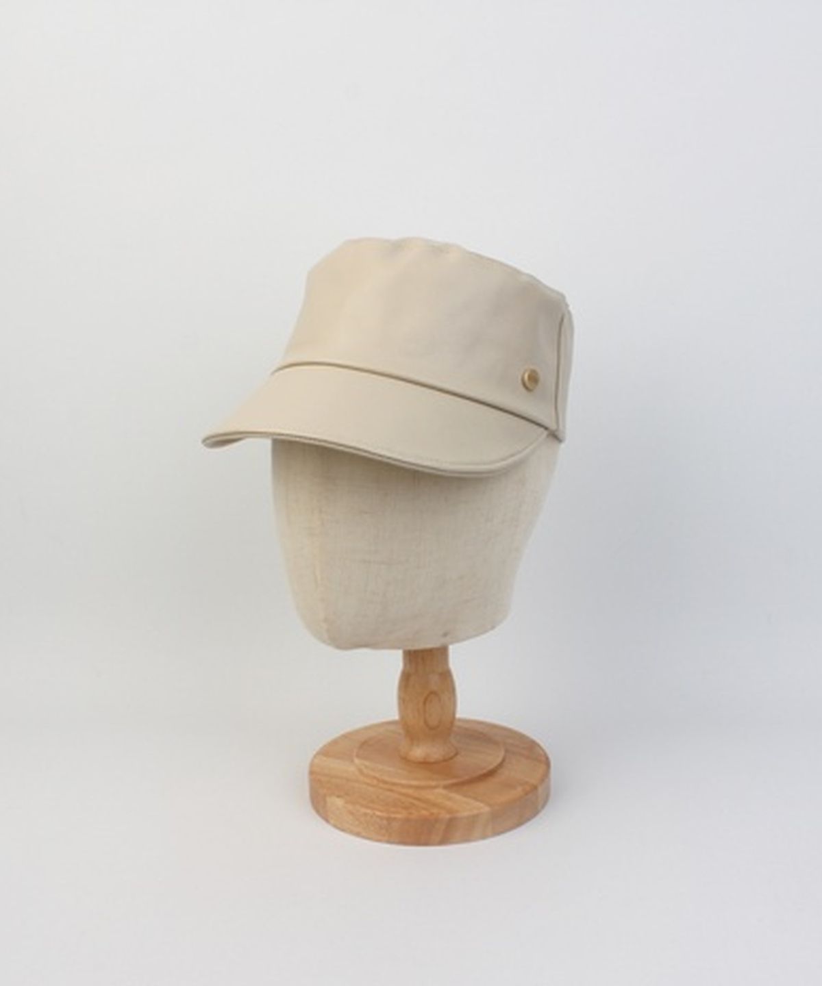 유니버셜 케미스트리(UNIVERSAL CHEMISTRY) Leather Ivory Logo Riding Cap 가죽승마모자