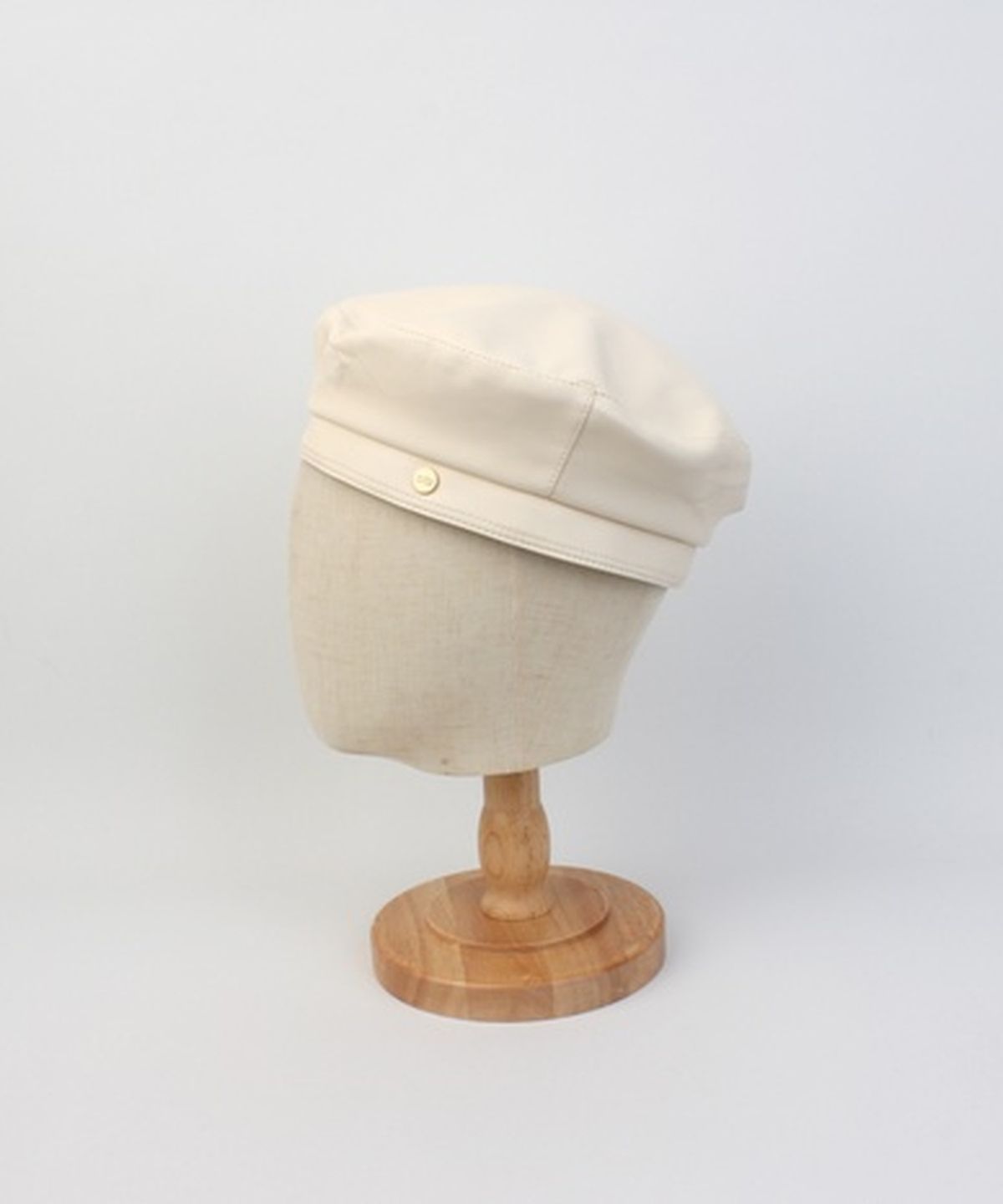 유니버셜 케미스트리(UNIVERSAL CHEMISTRY) Leather Logo Ivory Beret 베레모