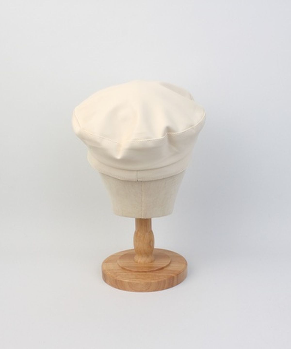 유니버셜 케미스트리(UNIVERSAL CHEMISTRY) Leather Logo Ivory Beret 베레모